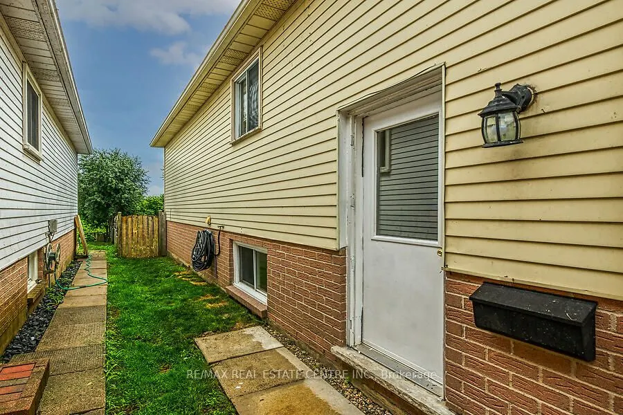 30 Lampman Crescent