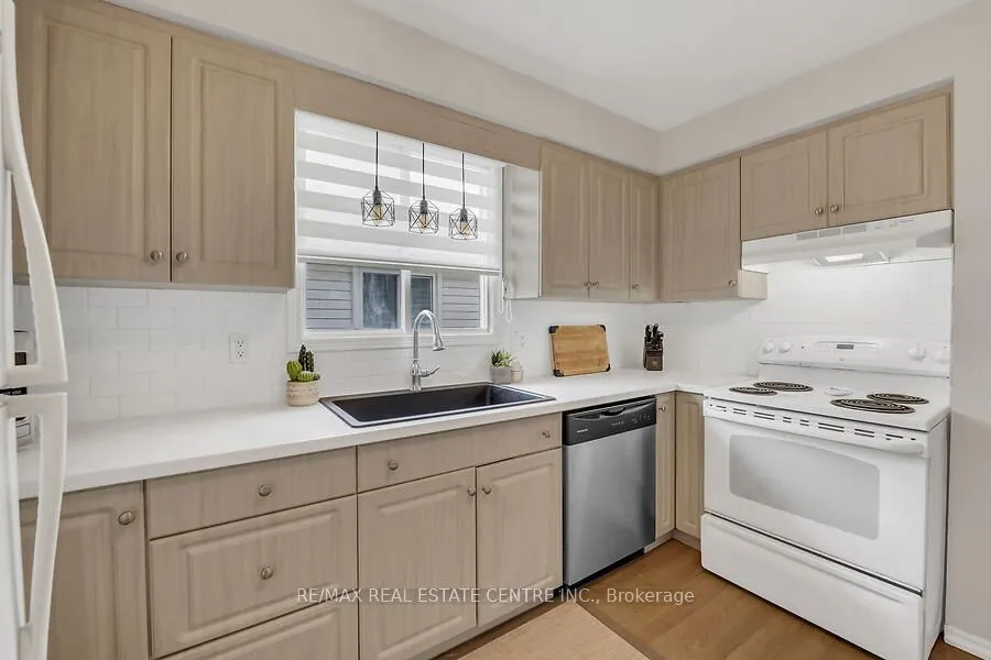 30 Lampman Crescent