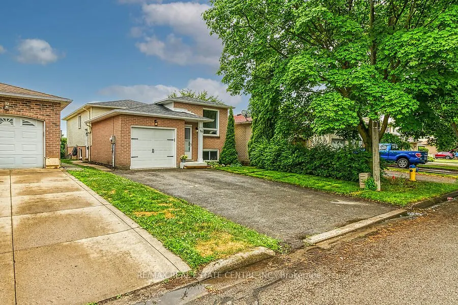 30 Lampman Crescent