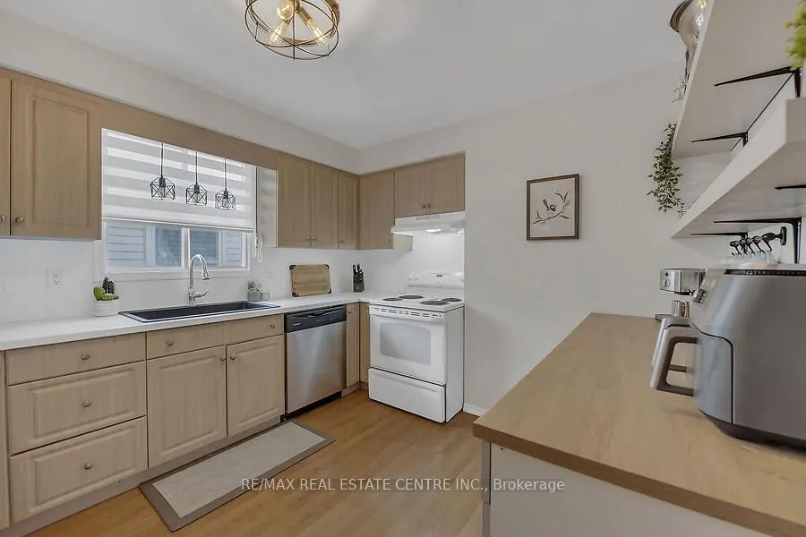 30 Lampman Crescent