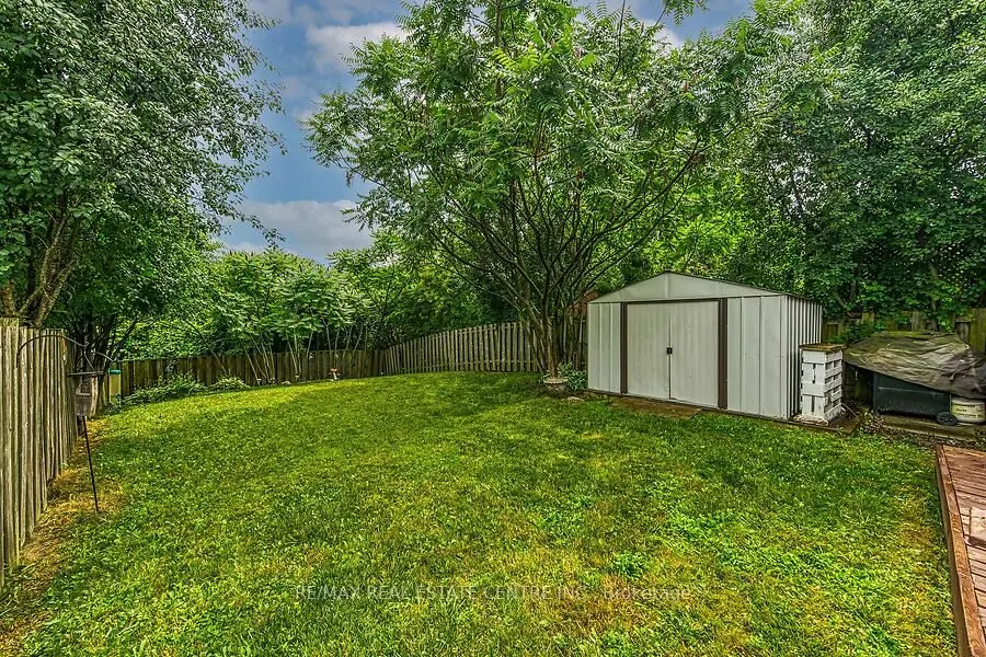 30 Lampman Crescent