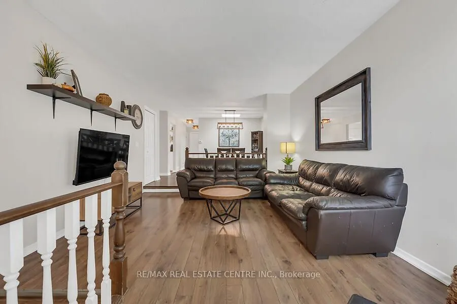 30 Lampman Crescent