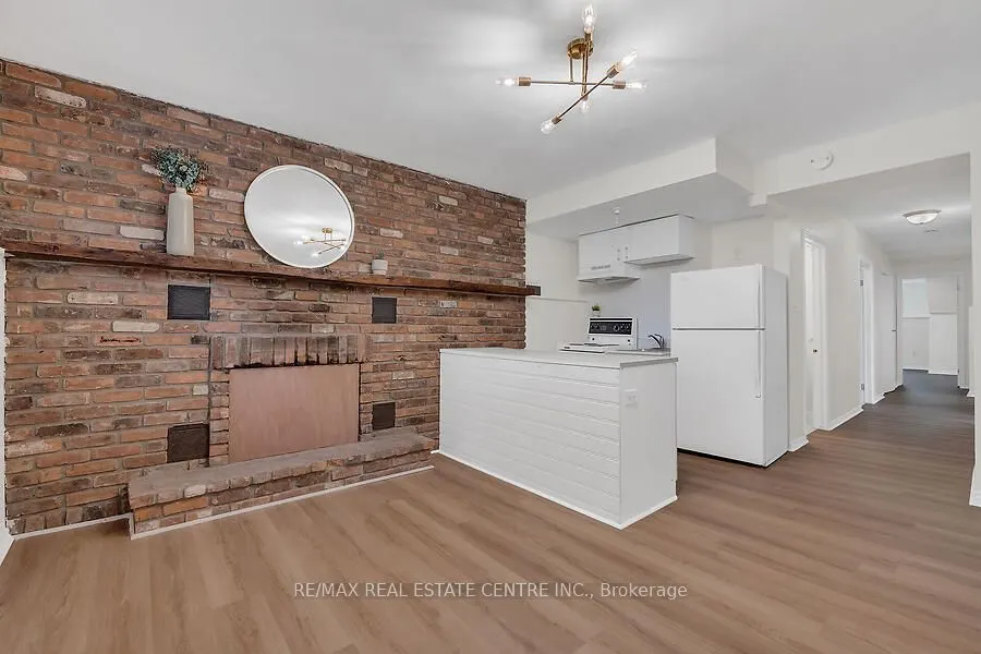 30 Lampman Crescent