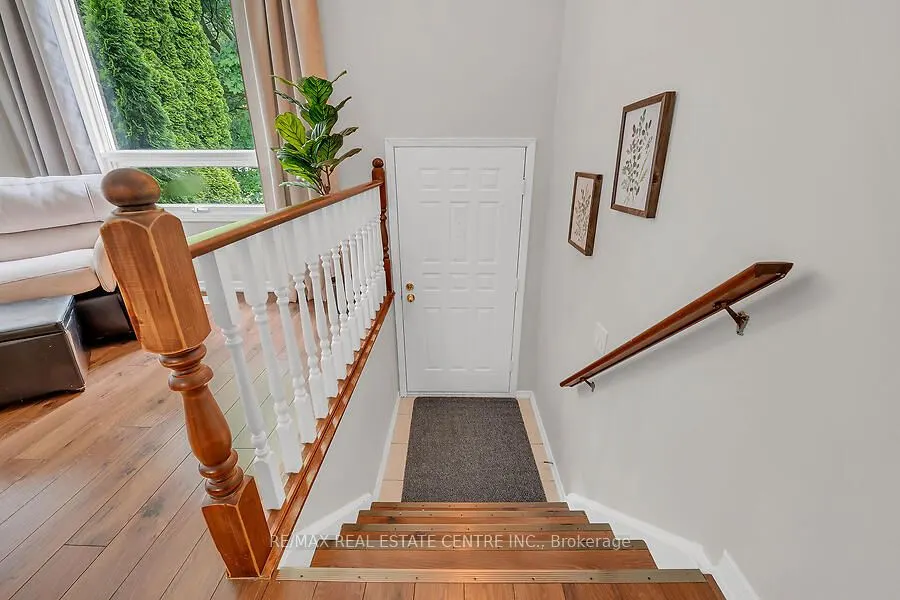 30 Lampman Crescent