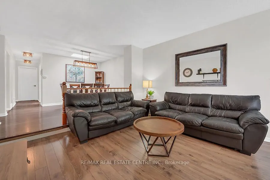 30 Lampman Crescent