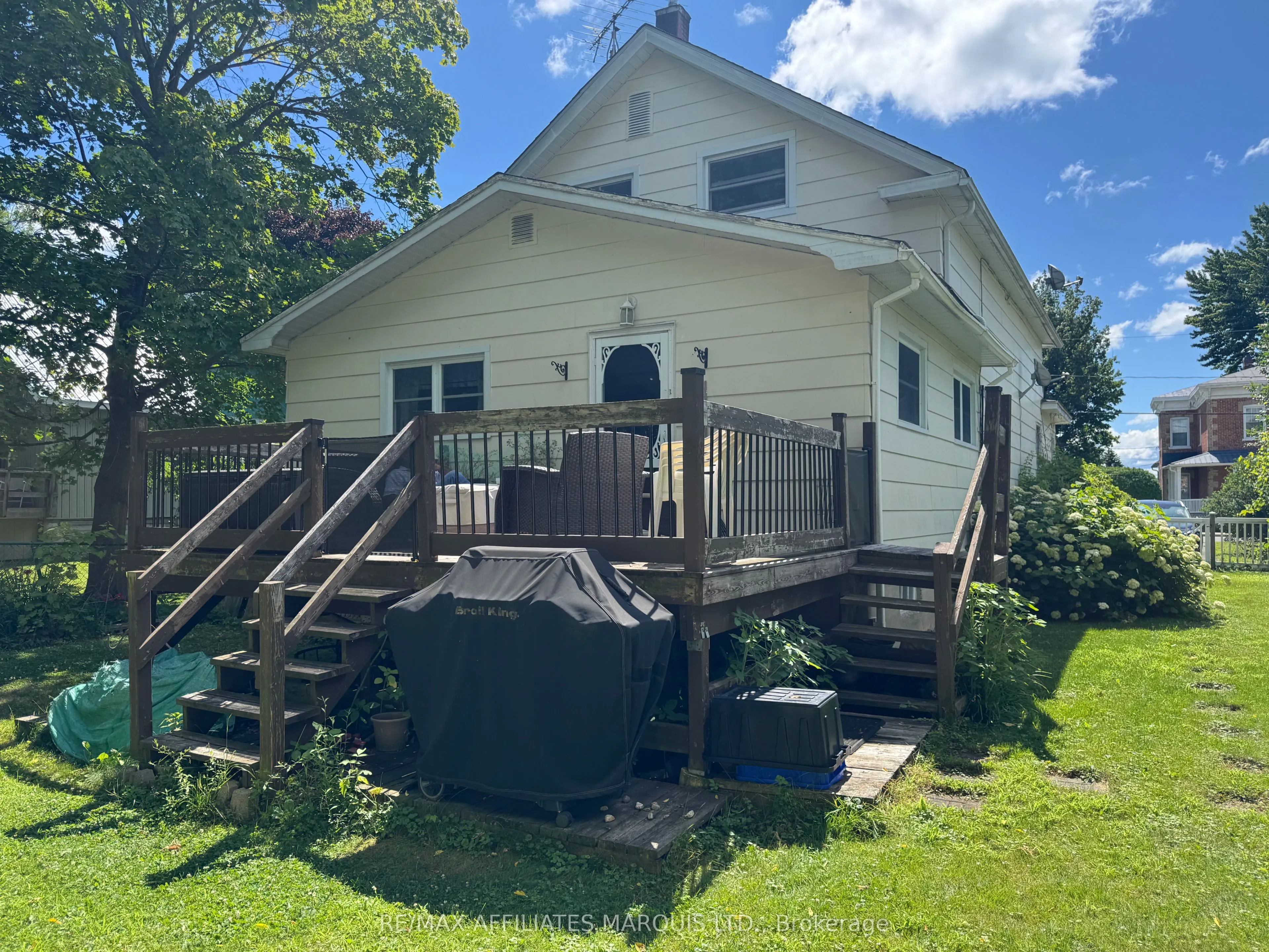 25 Oak Street