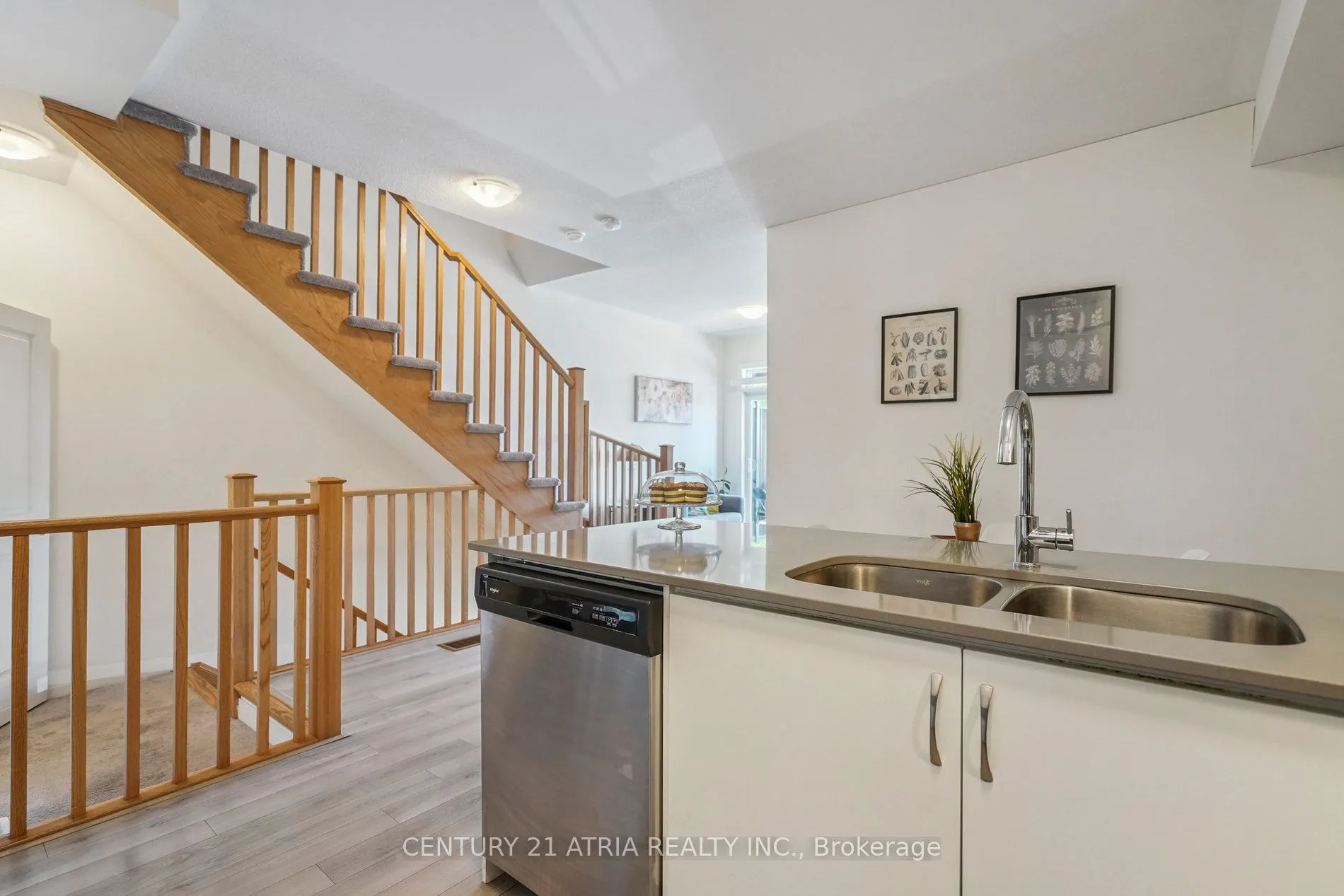 585 Colborne Street, #704