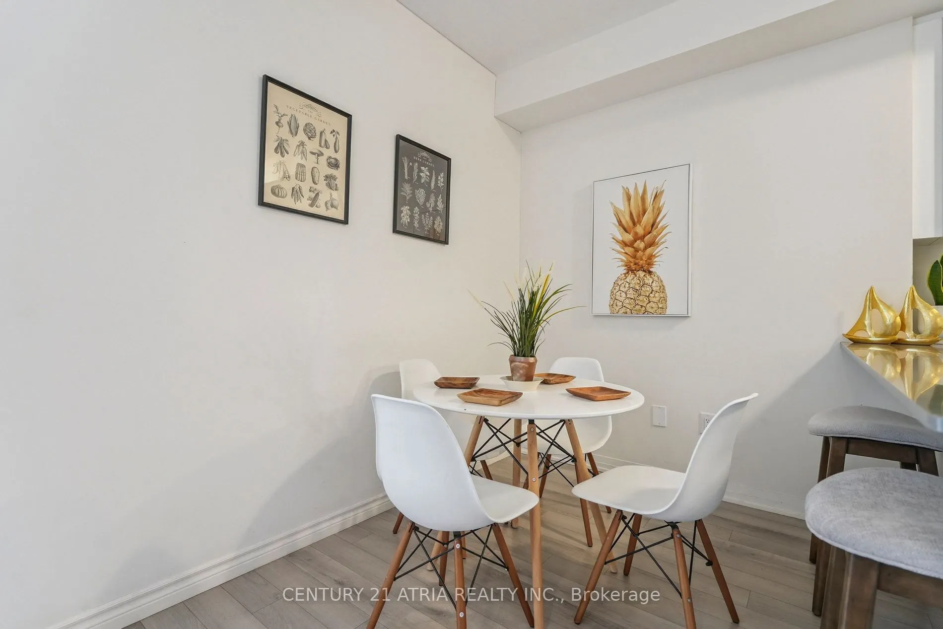 585 Colborne Street, #704