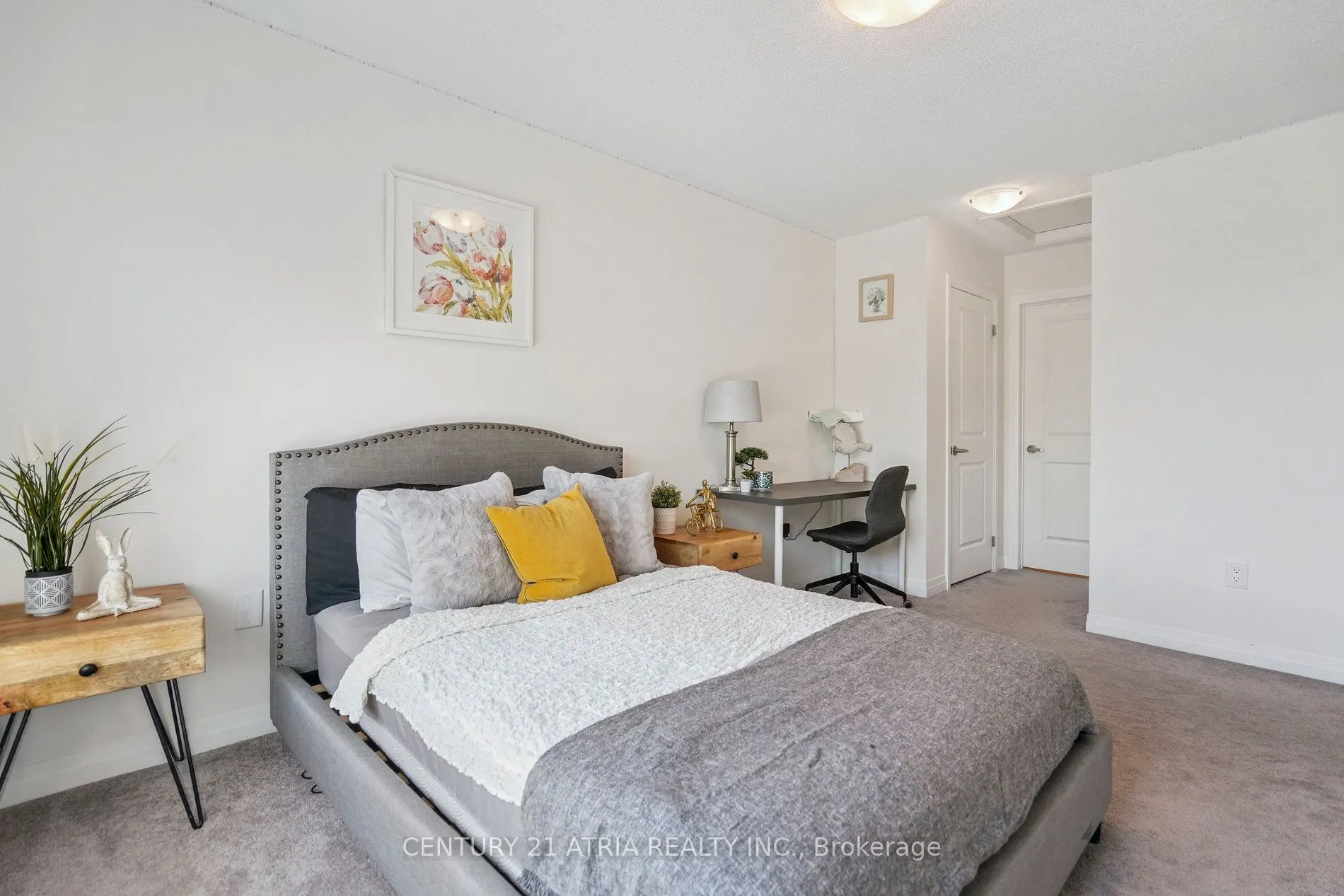 585 Colborne Street, #704