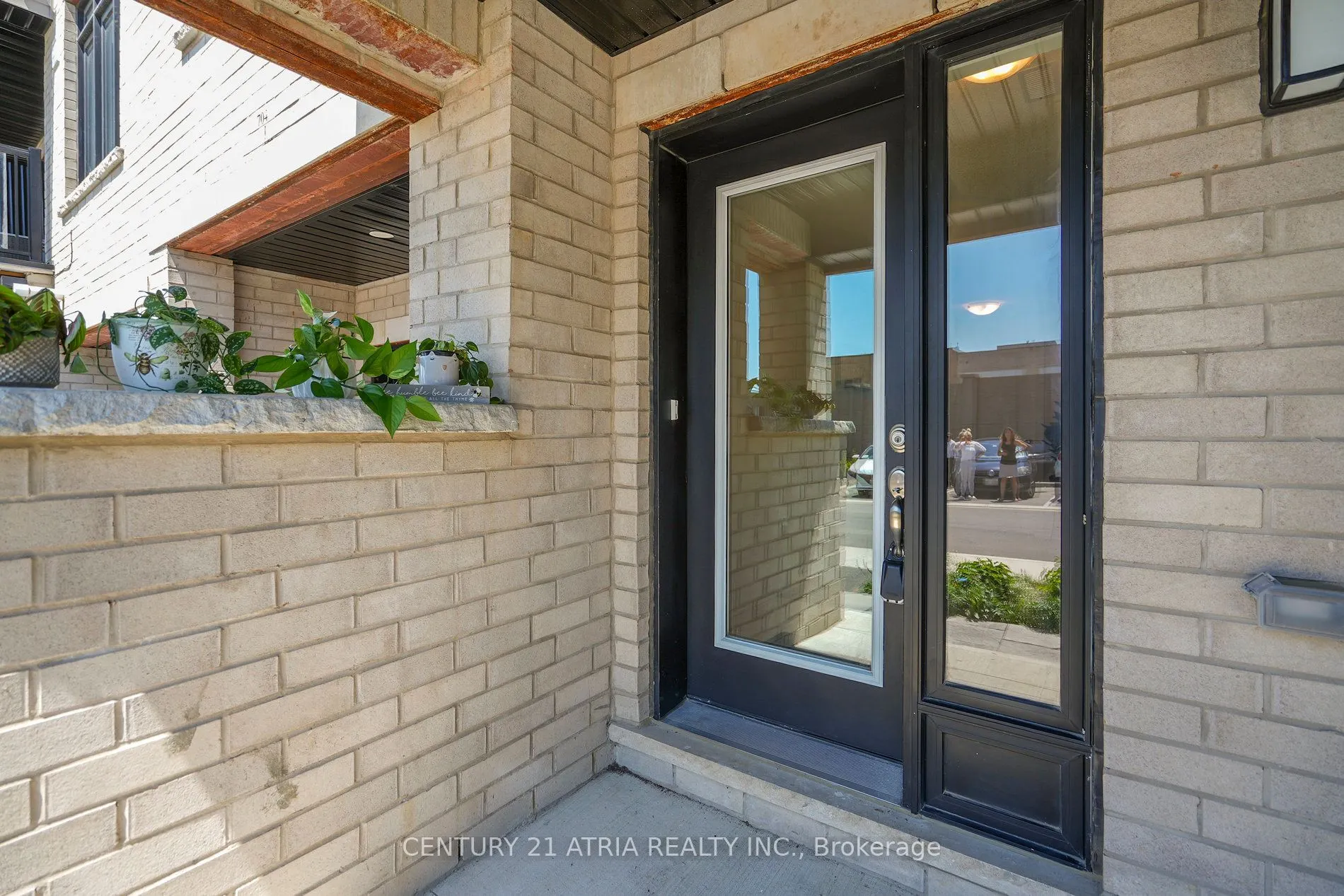 585 Colborne Street, #704