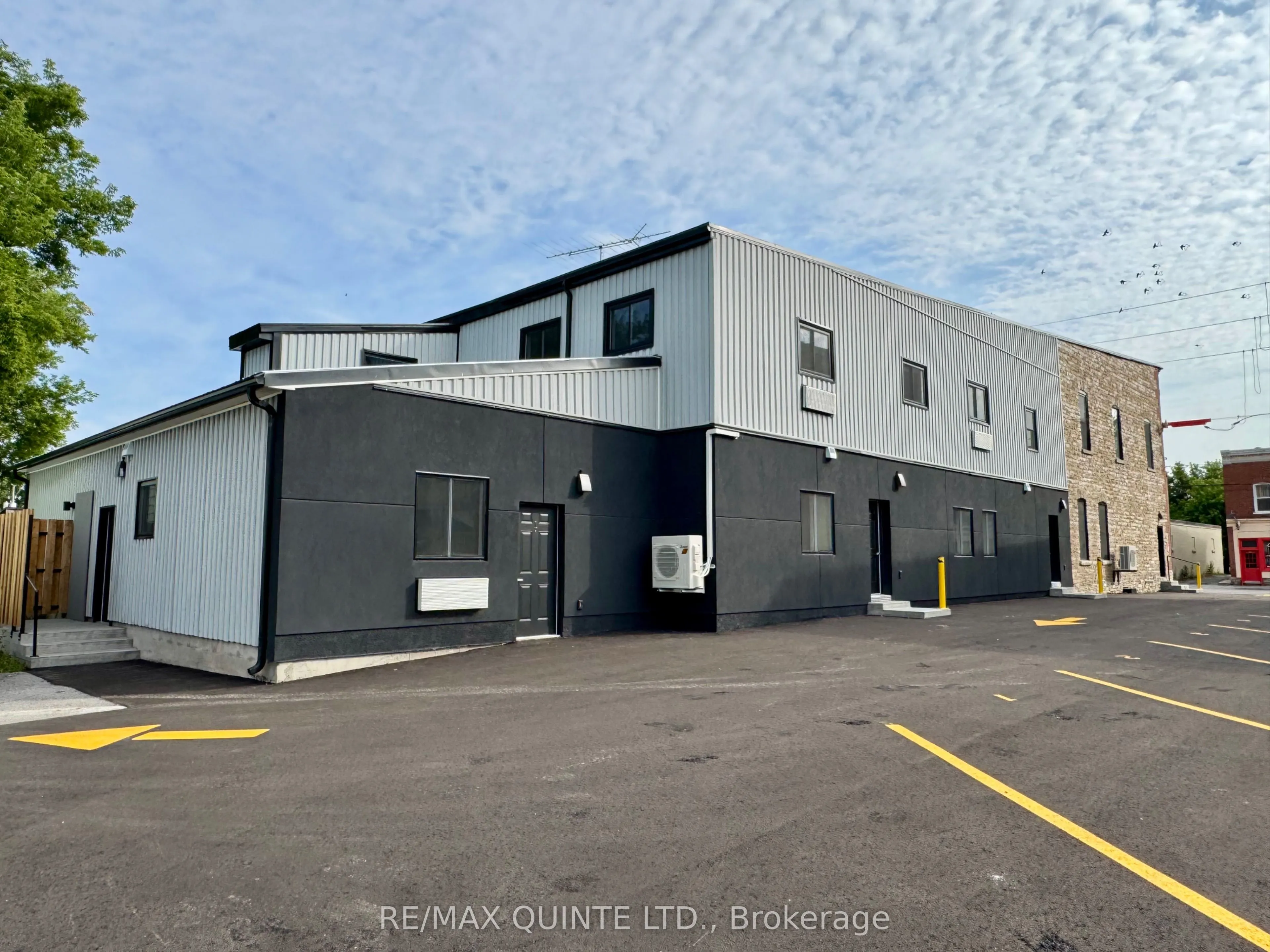330 Victoria Street, #1