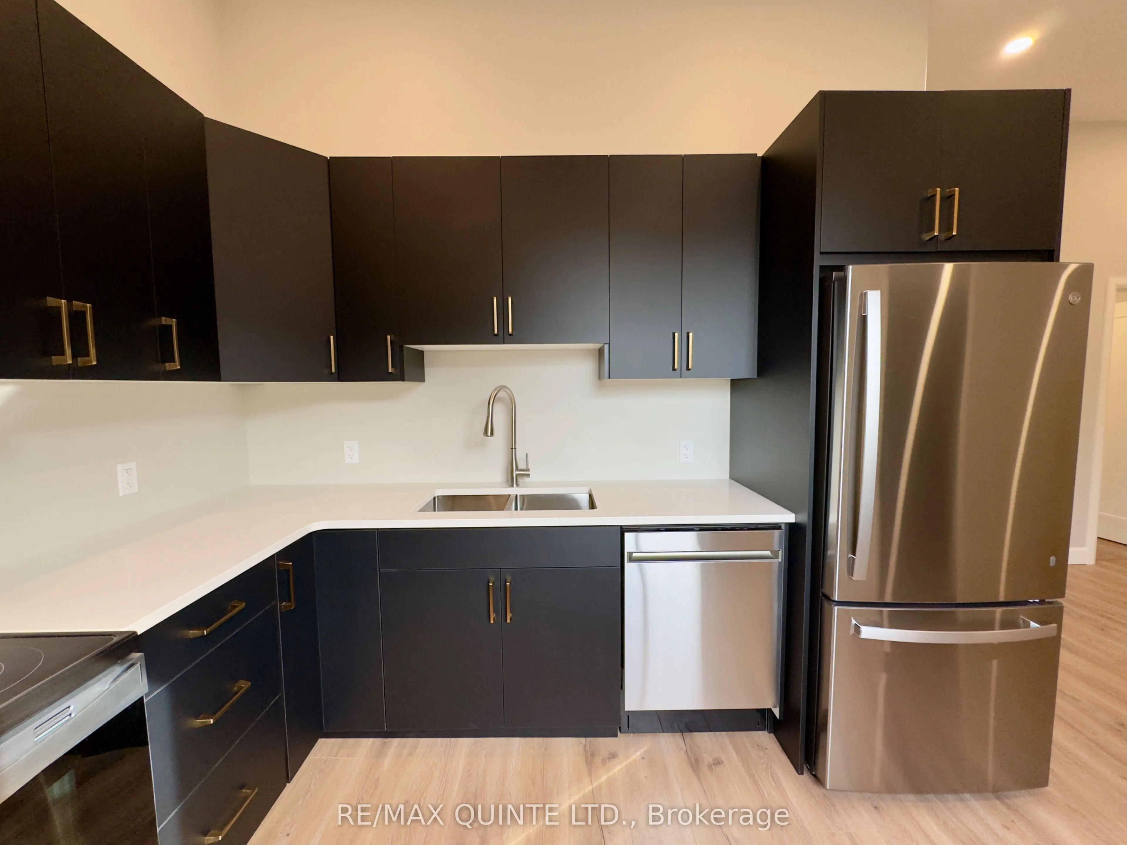 330 Victoria Street, #1