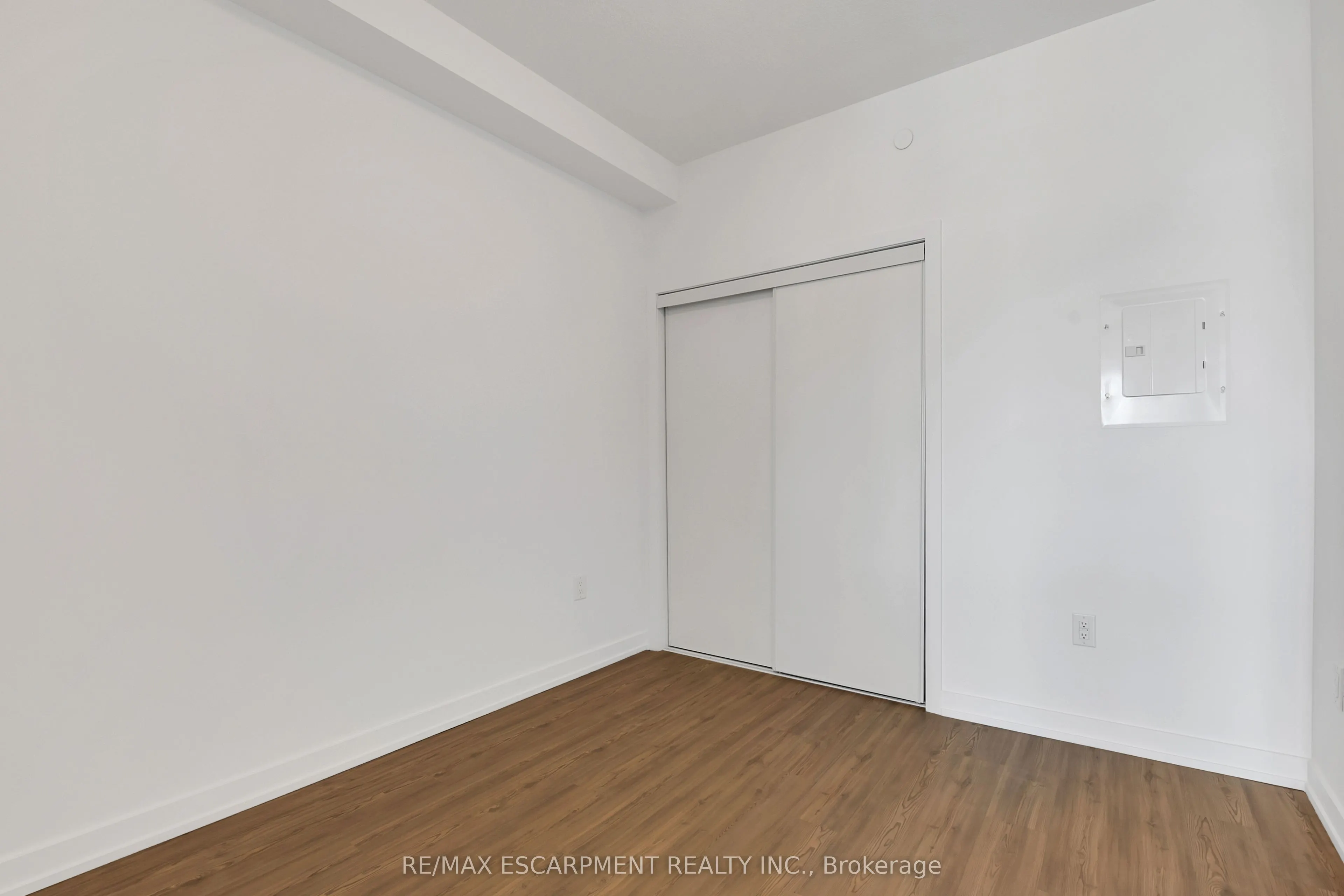 450 Dundas Street, #319