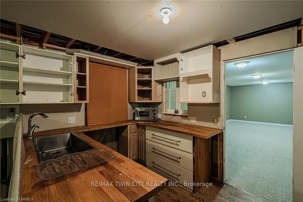 110 Somerset Road, #9