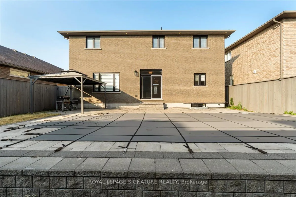 12 Hummingbird Drive