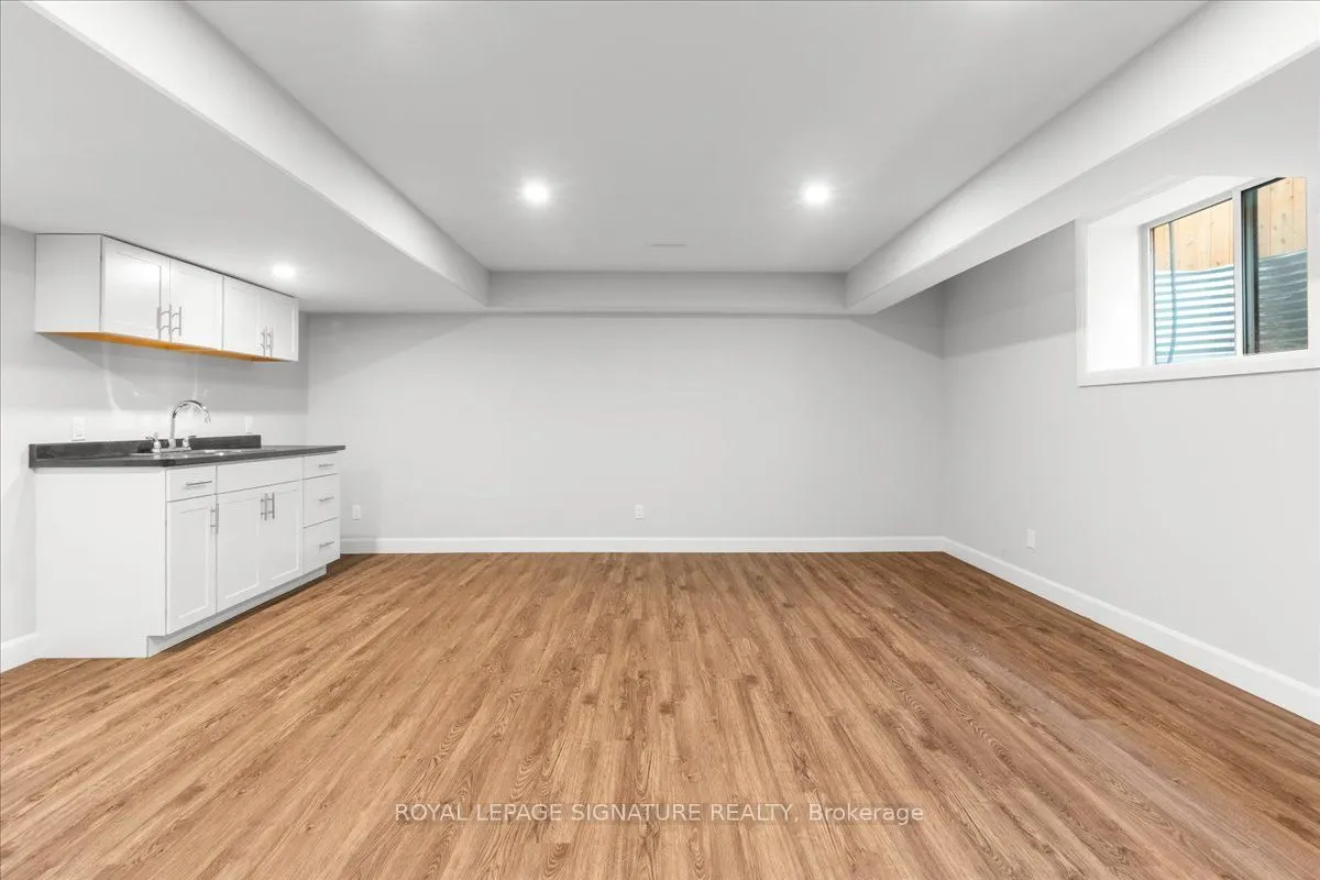 12 Hummingbird Drive