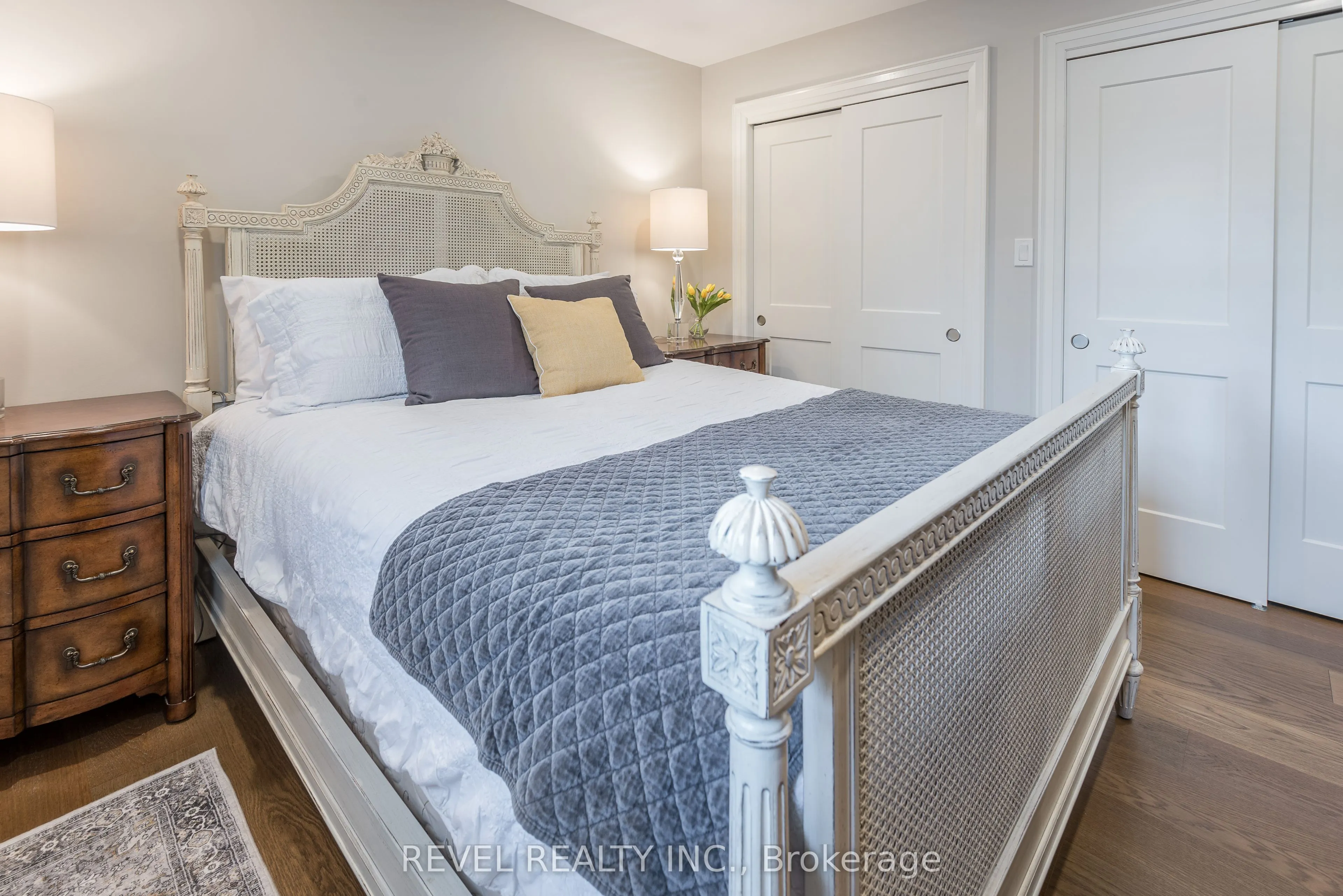 14 Bond Street W