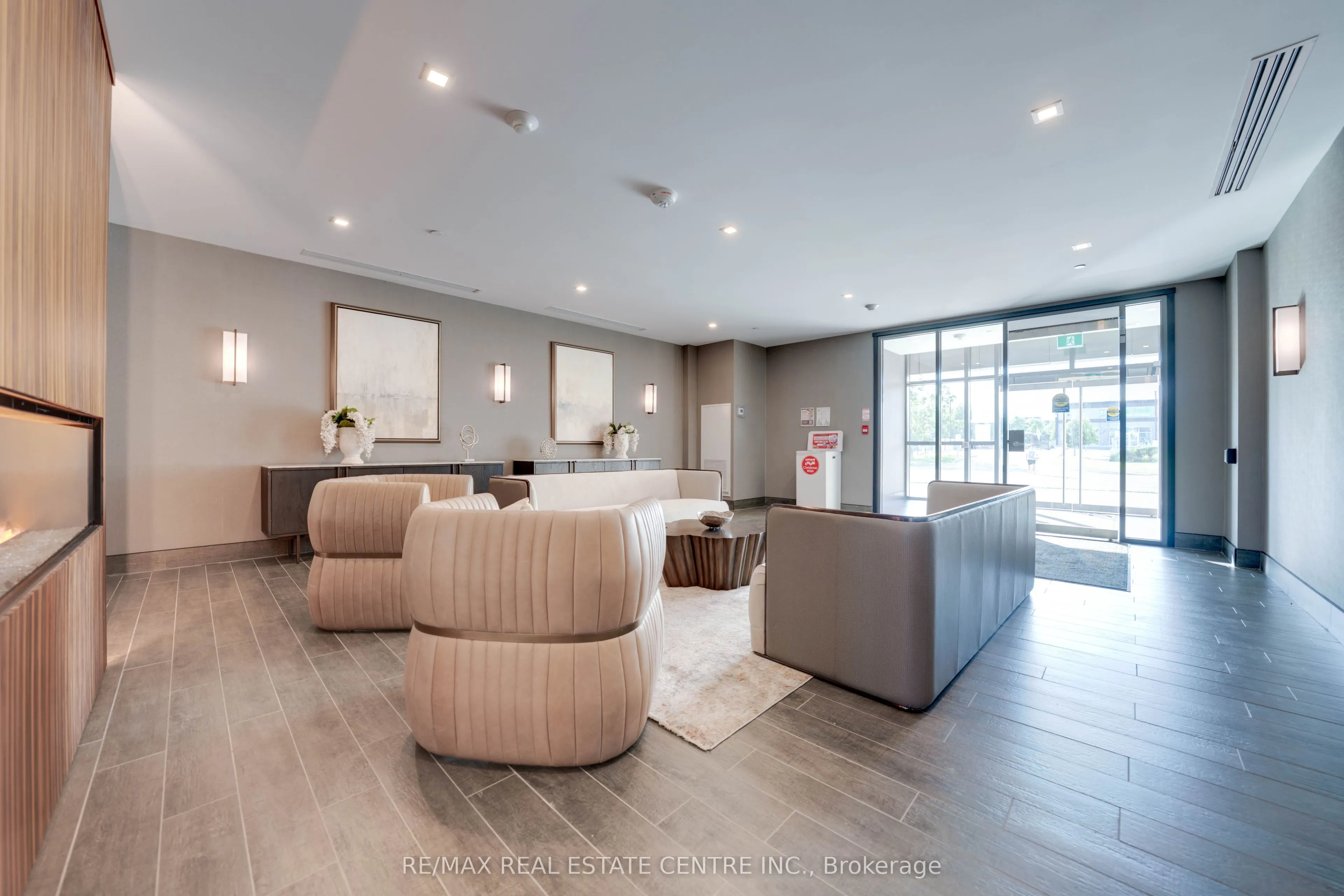 470 Dundas Street E, #328