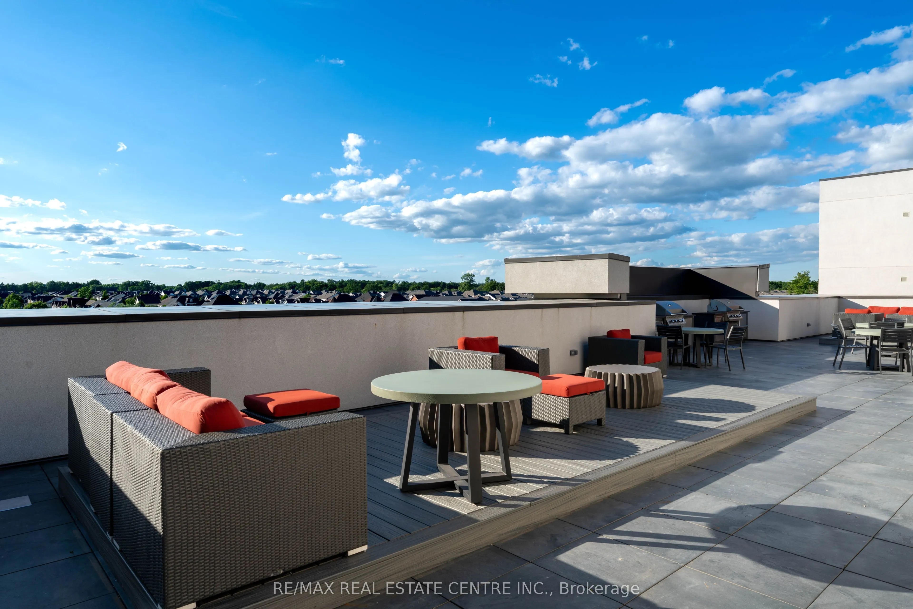 470 Dundas Street E, #328