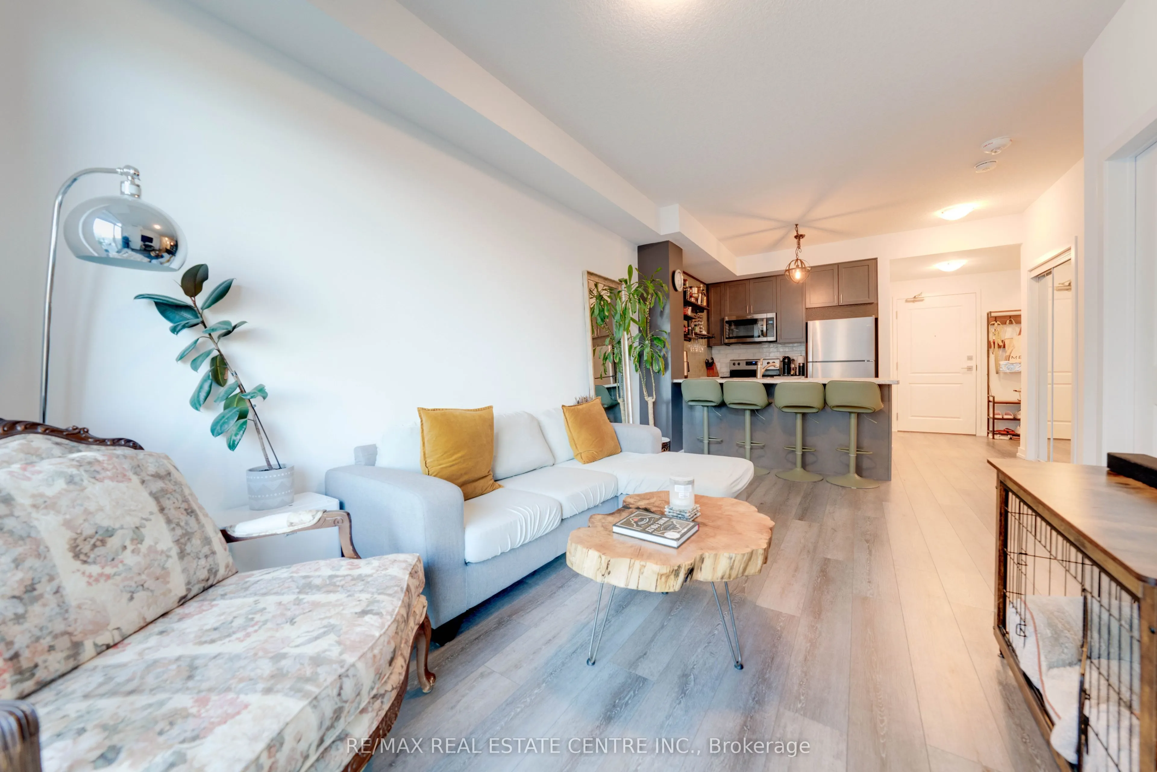 470 Dundas Street E, #328