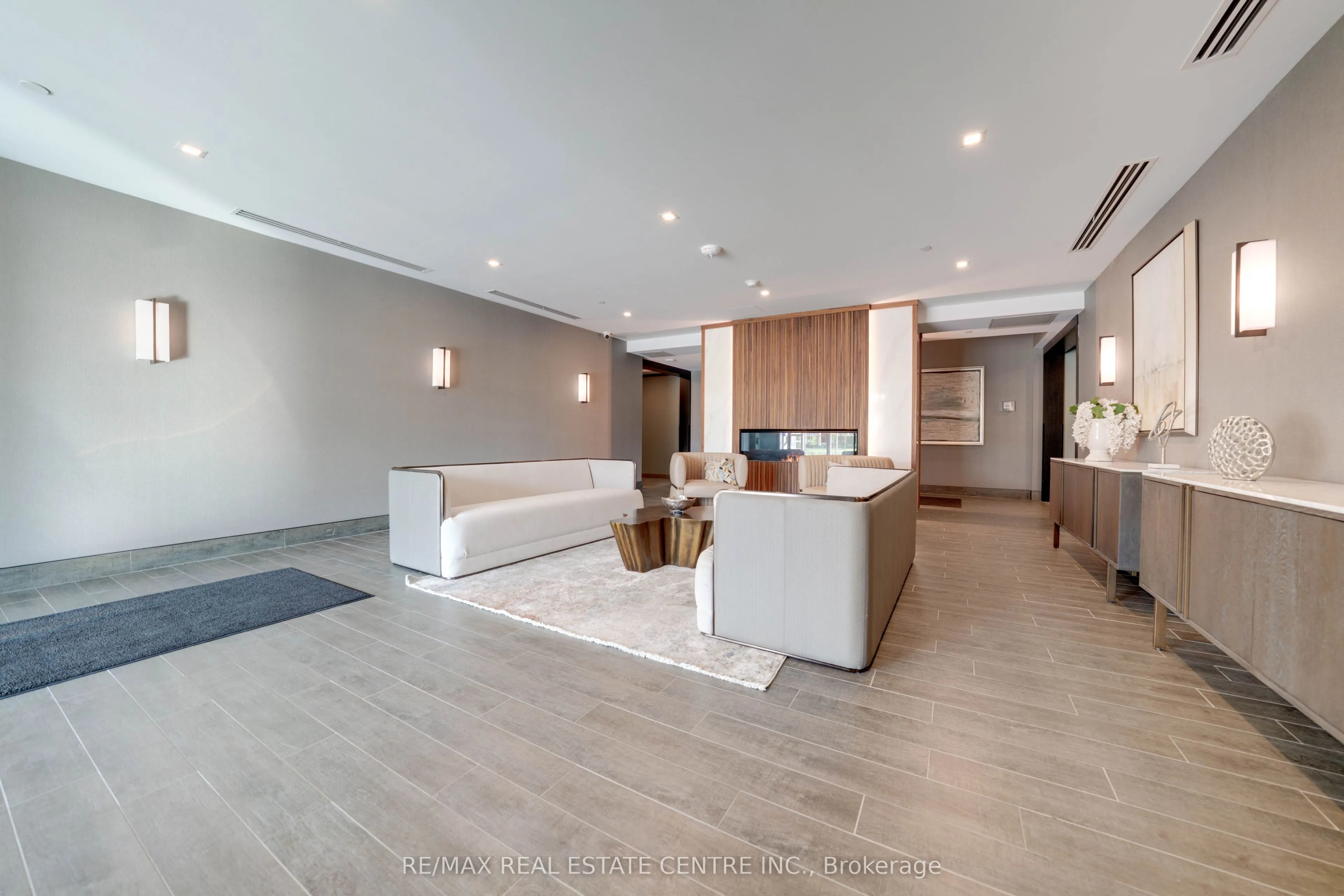 470 Dundas Street E, #328