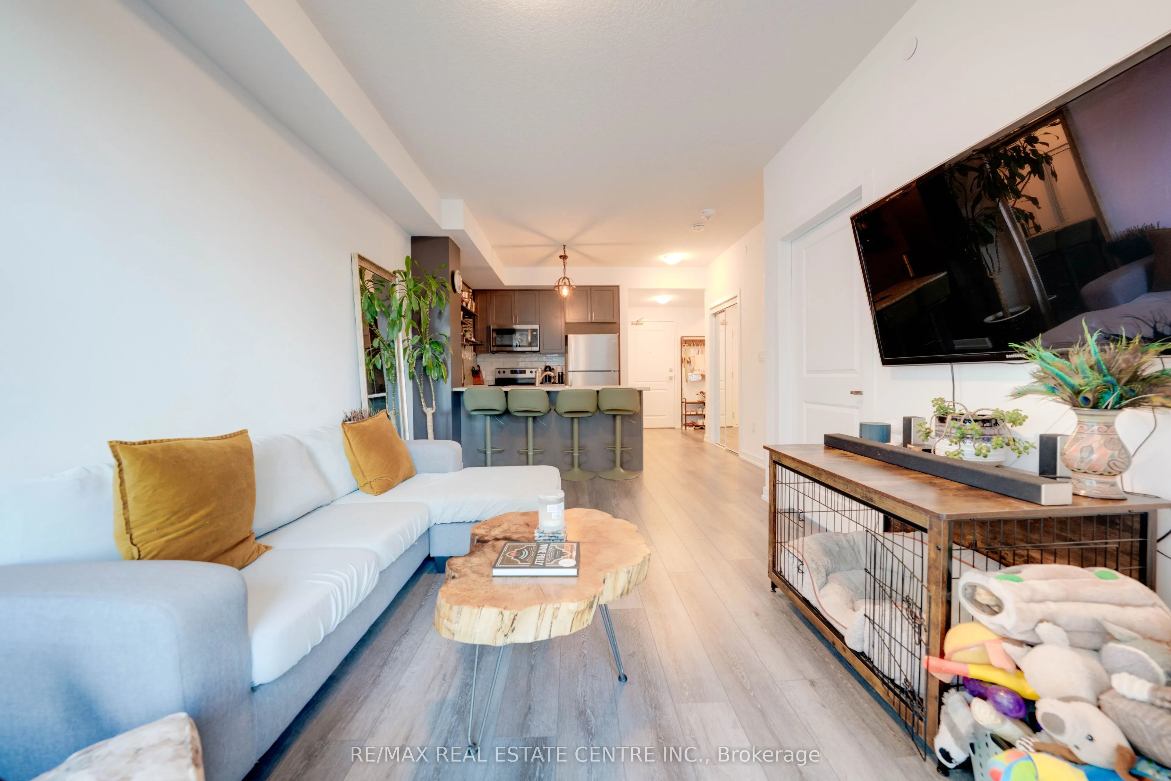 470 Dundas Street E, #328