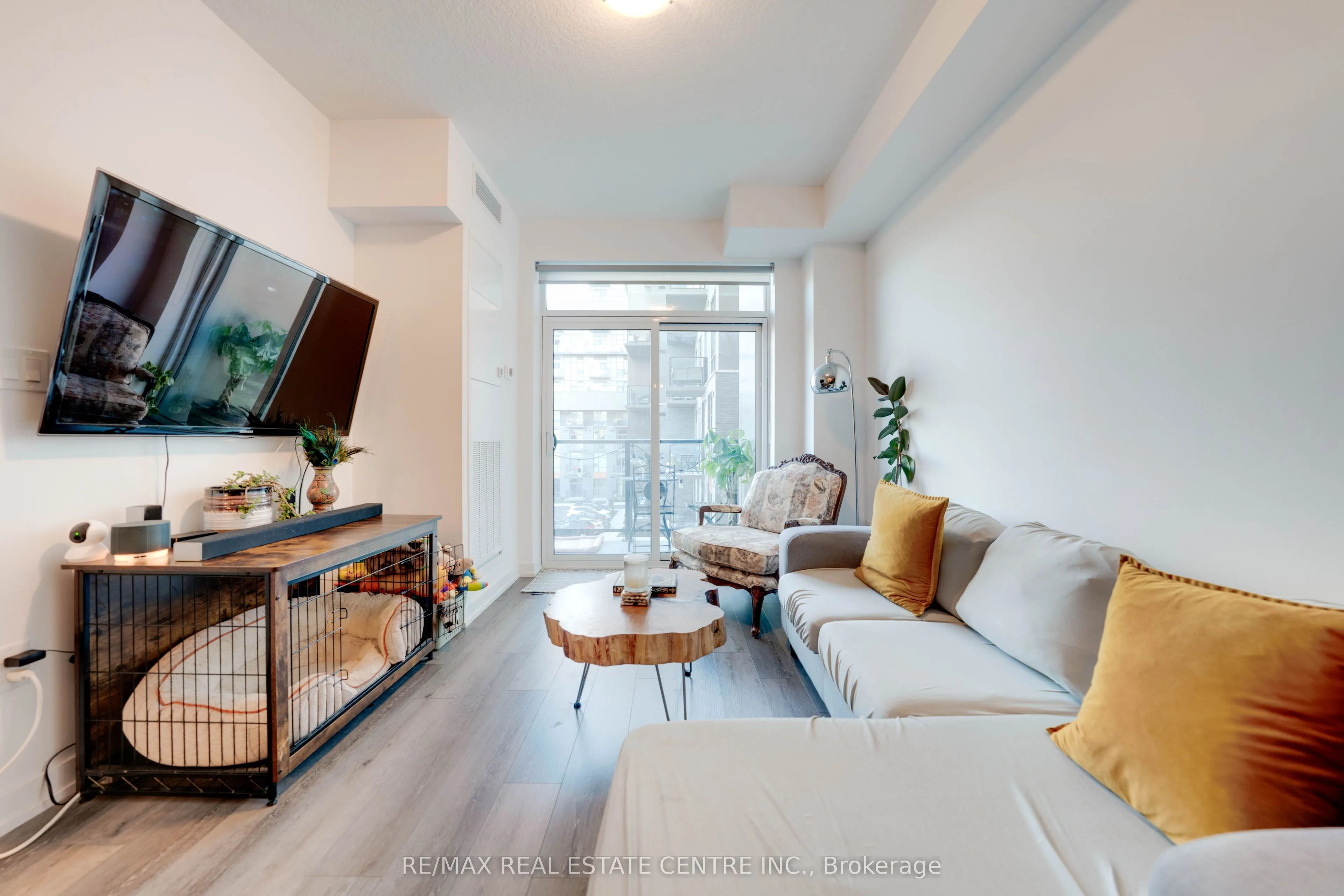 470 Dundas Street E, #328