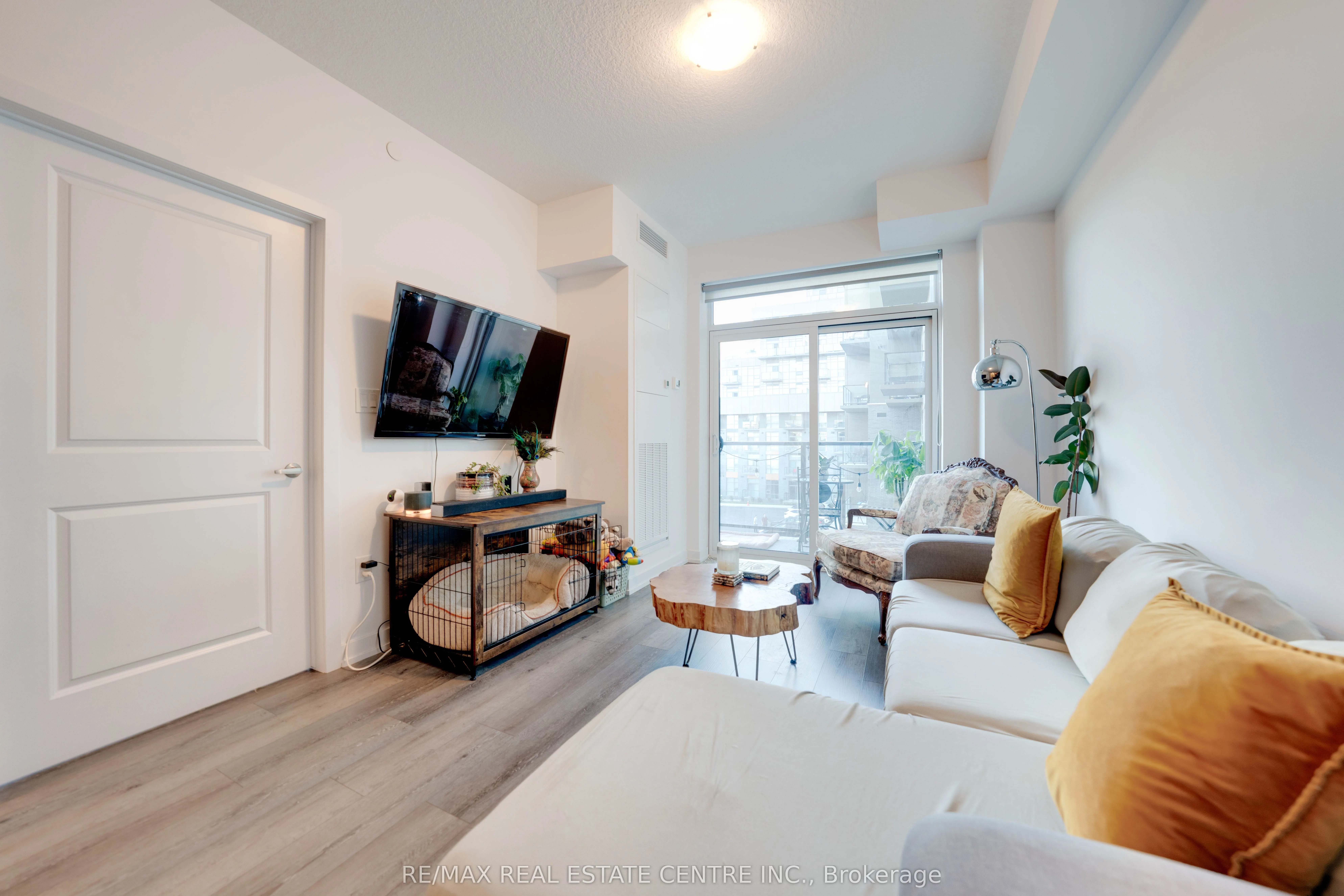 470 Dundas Street E, #328