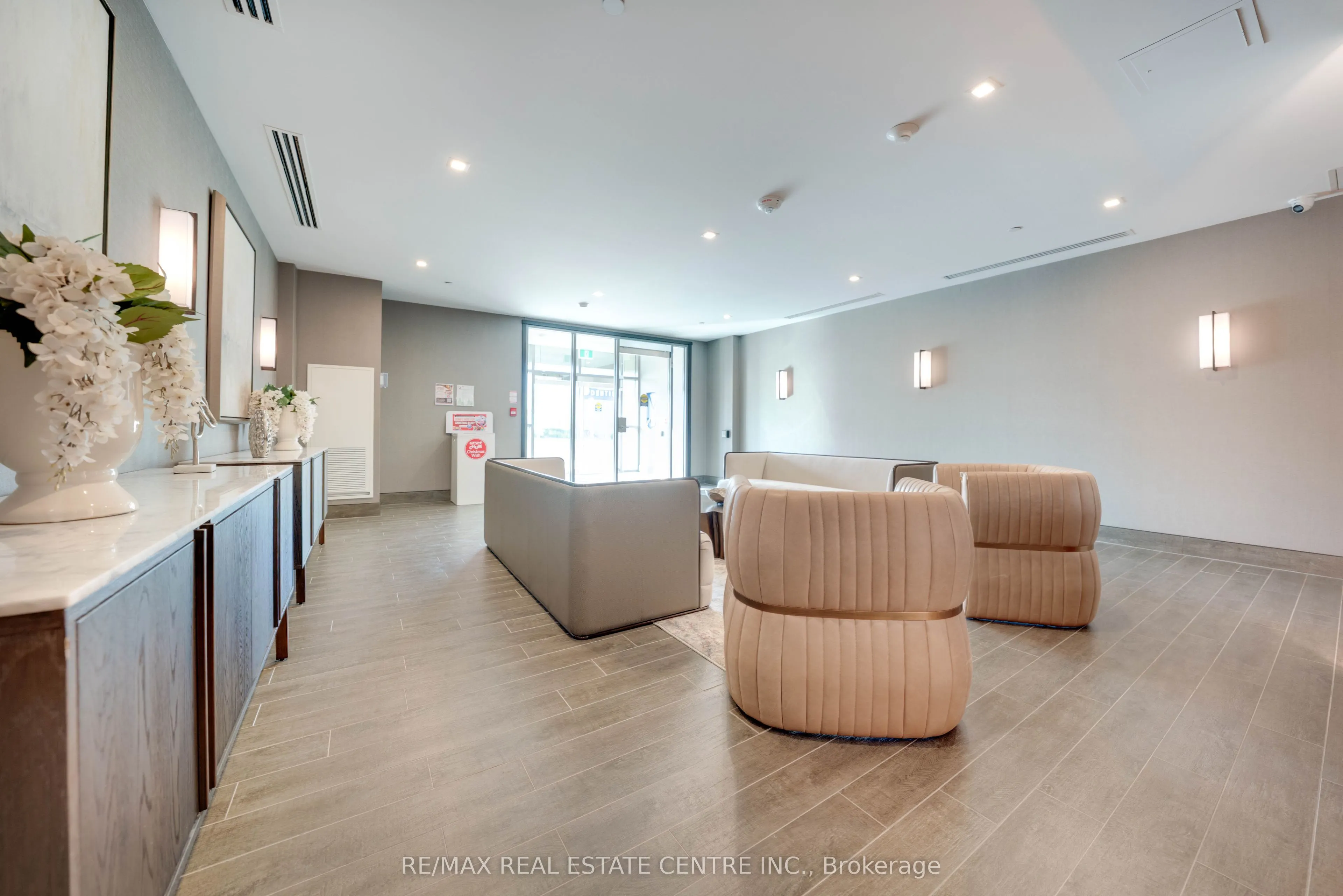 470 Dundas Street E, #328