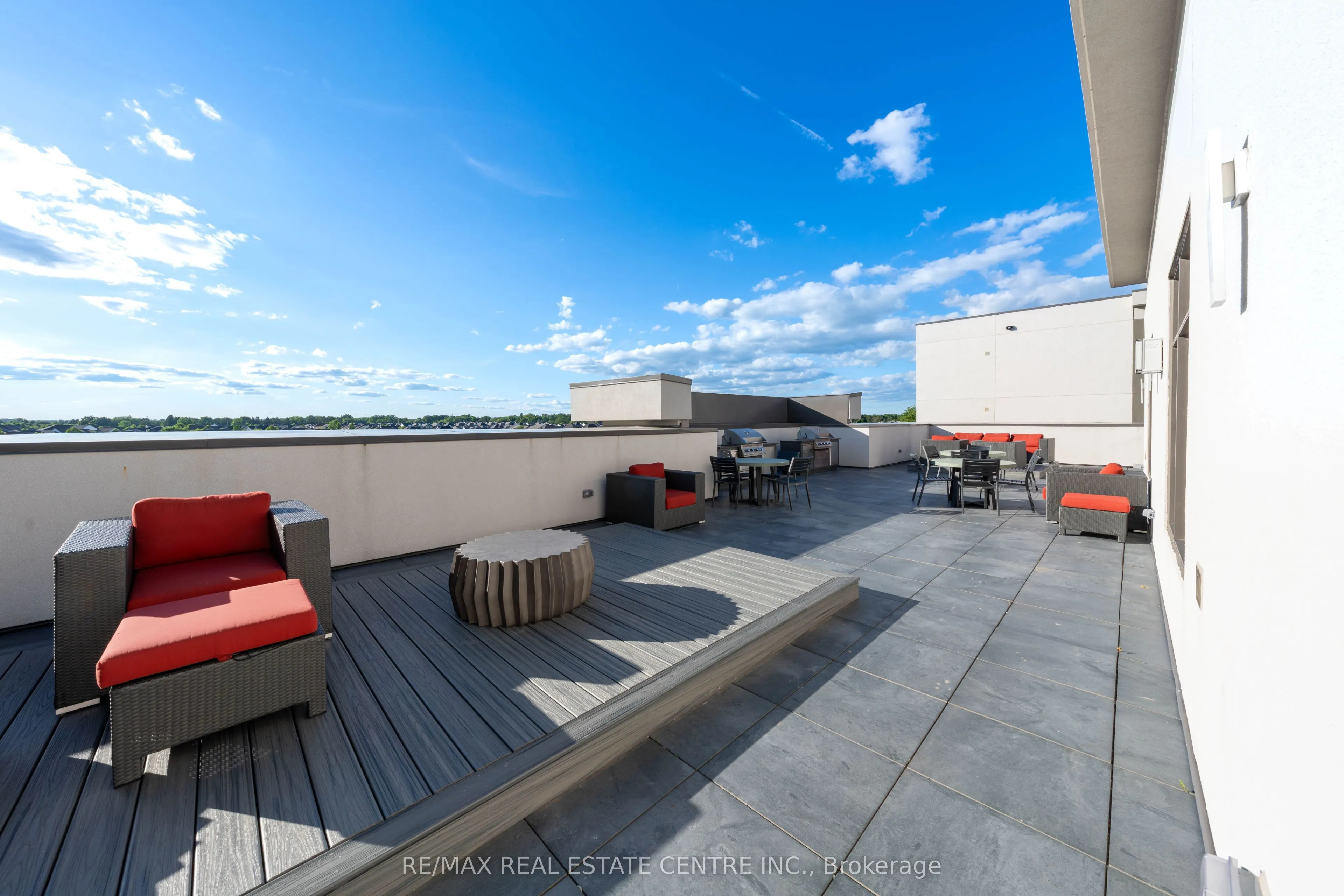 470 Dundas Street E, #328