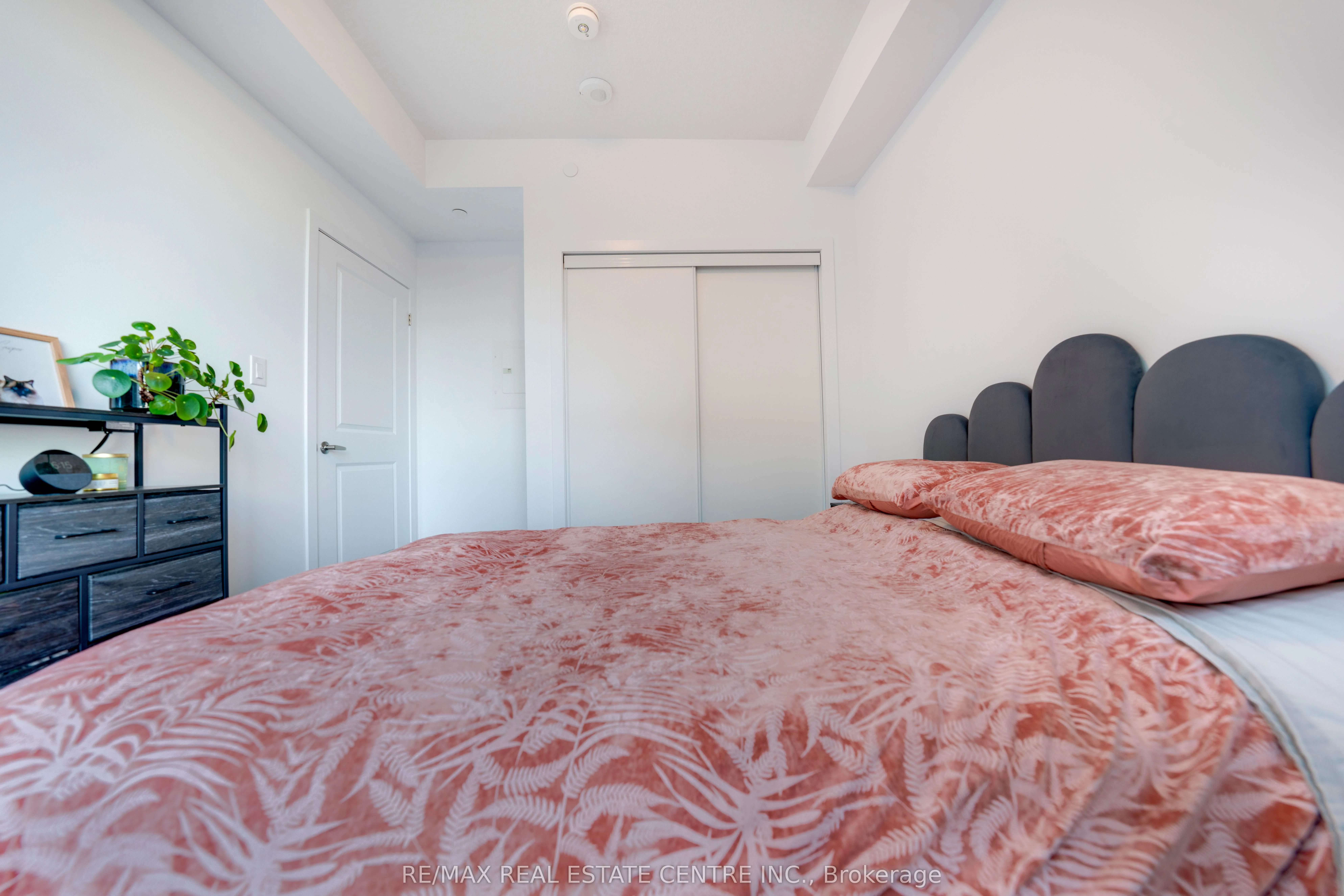 470 Dundas Street E, #328