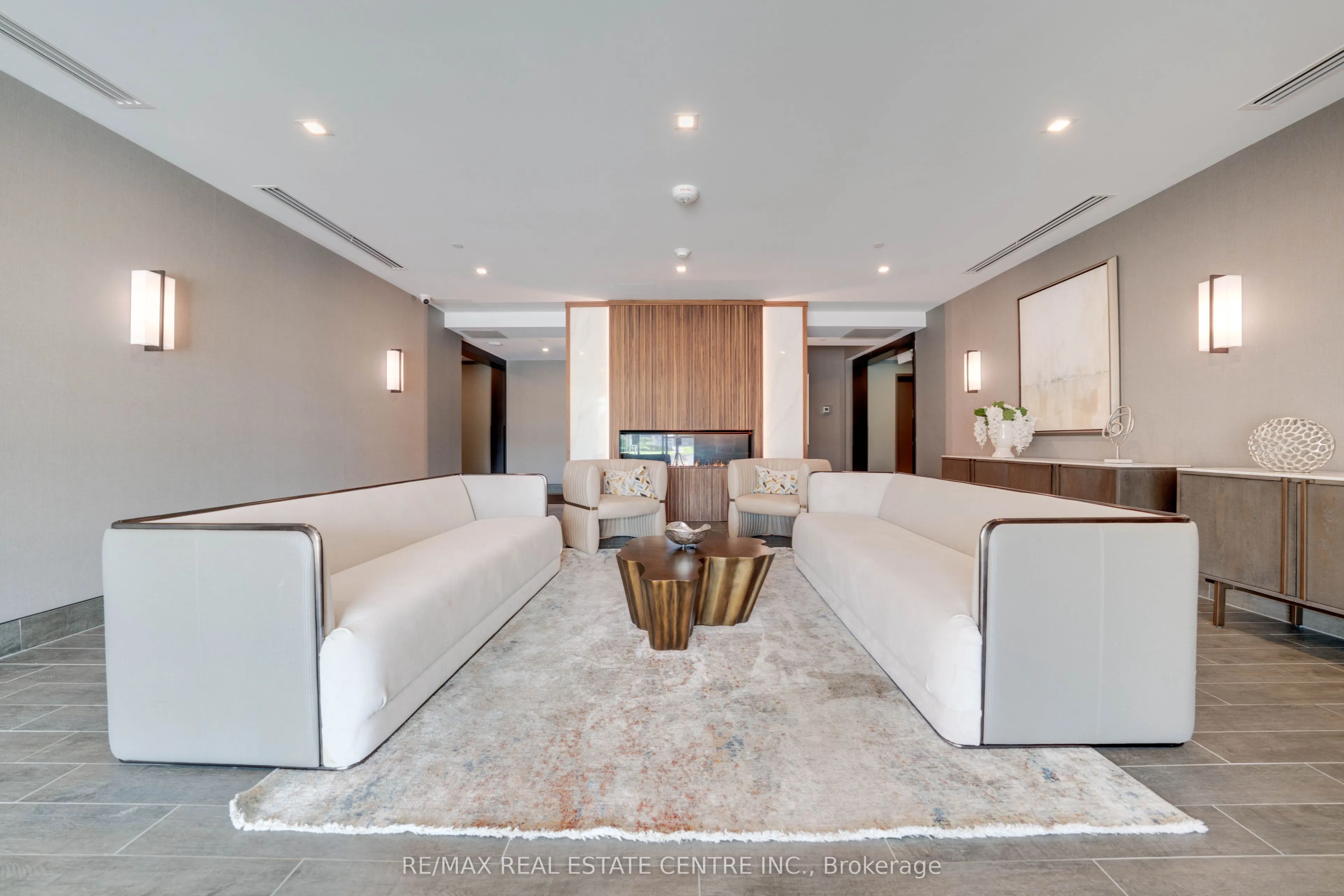 470 Dundas Street E, #328