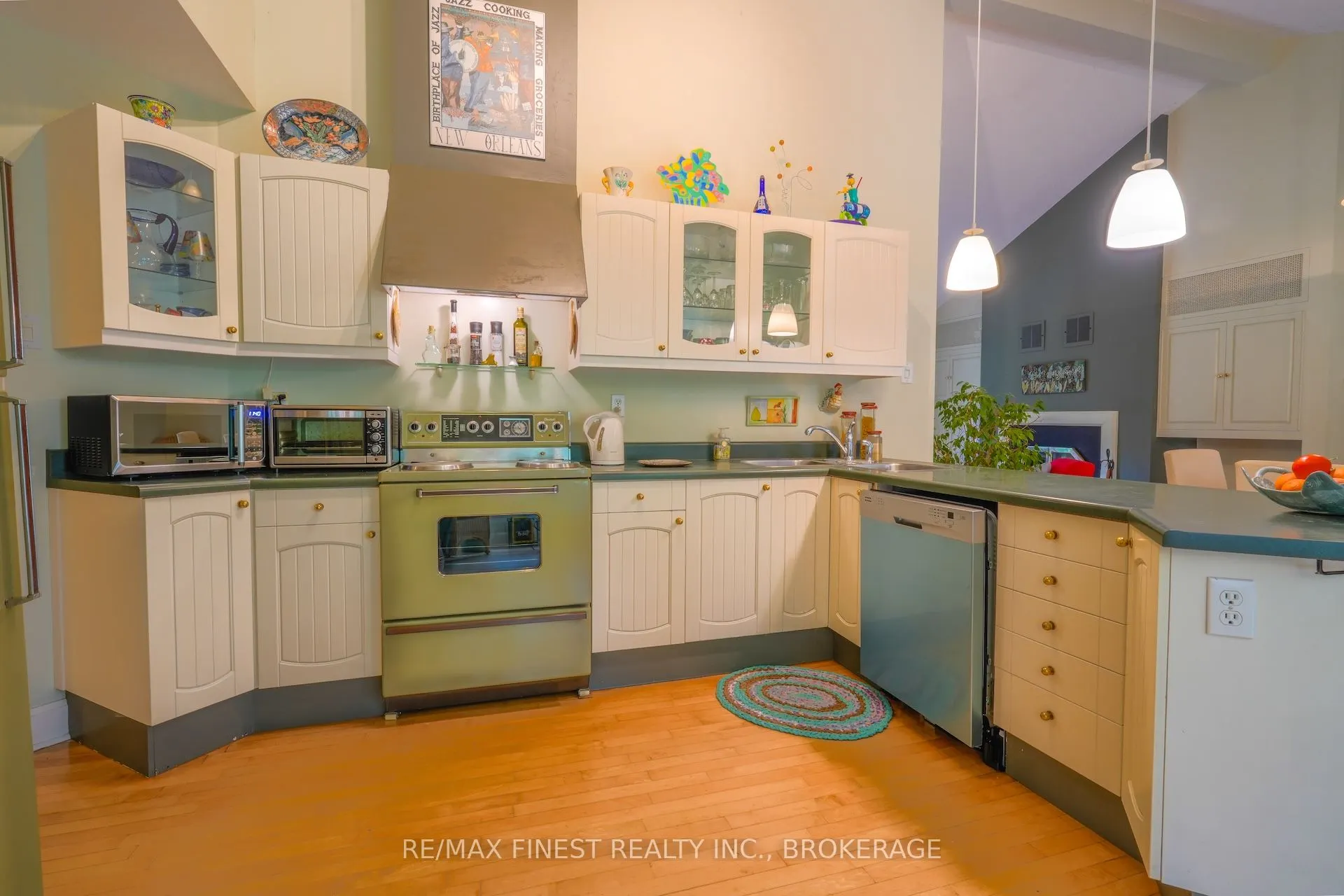 1371 Middle Road