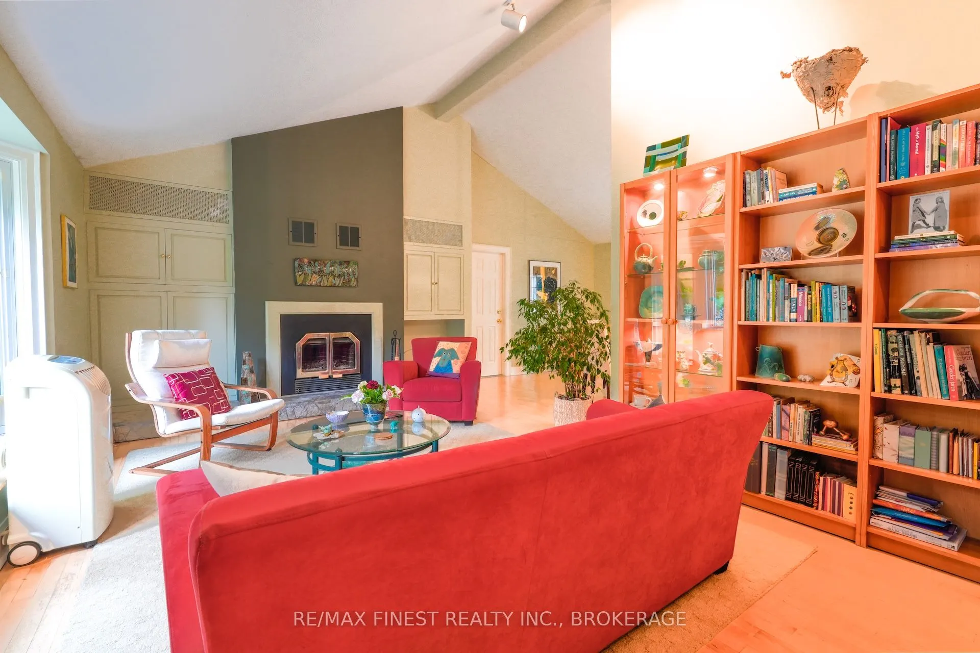 1371 Middle Road