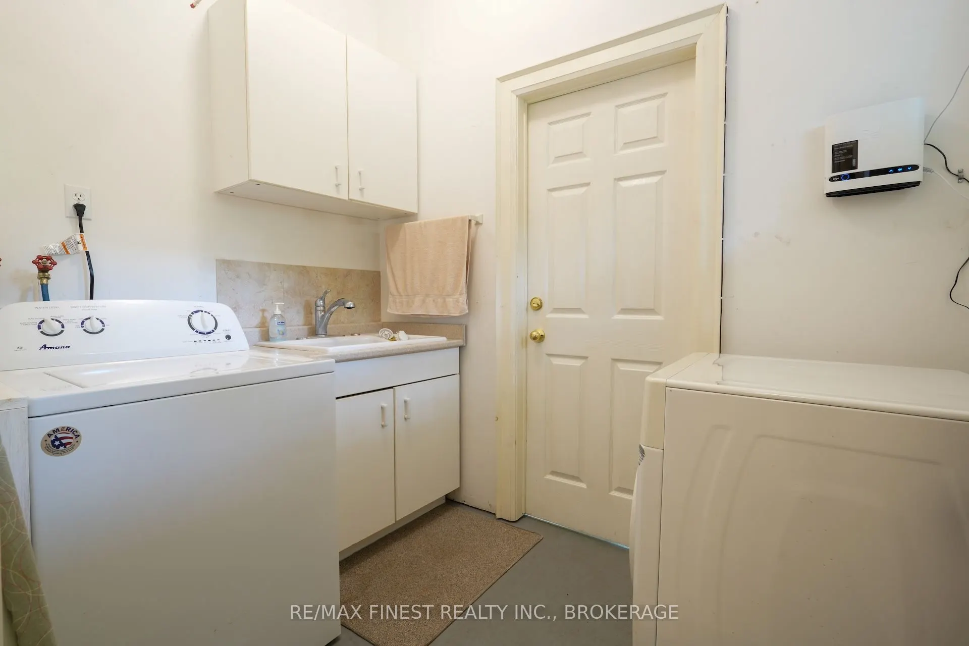 1371 Middle Road