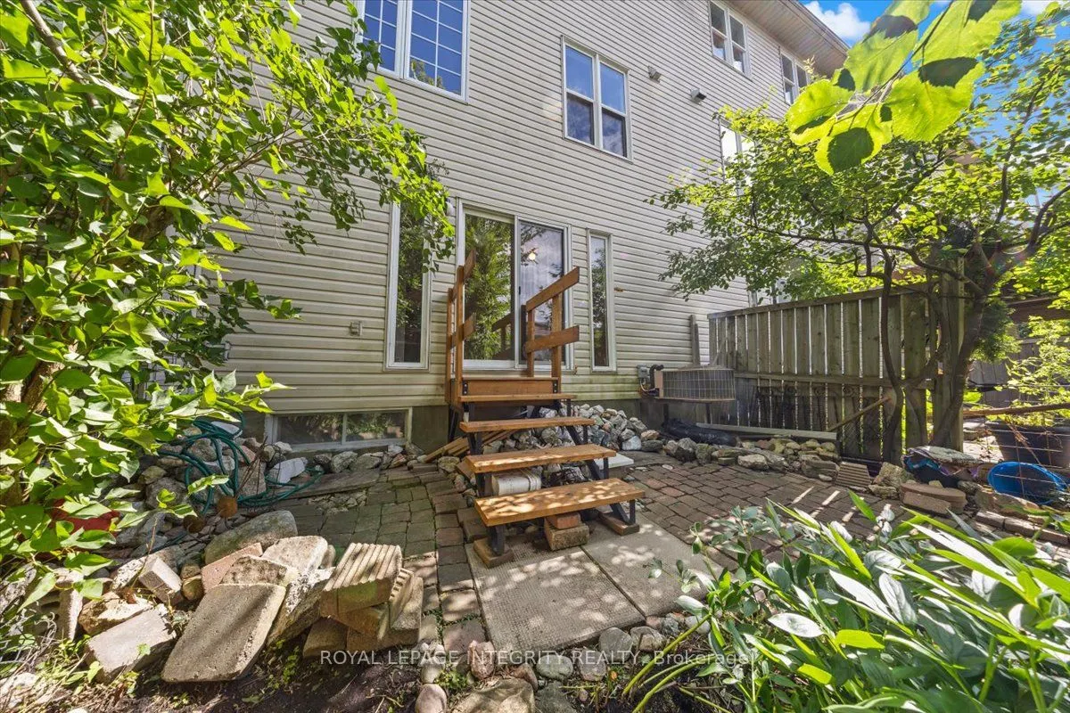 209 Arcola Private