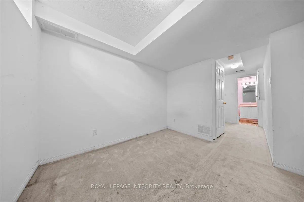 209 Arcola Private