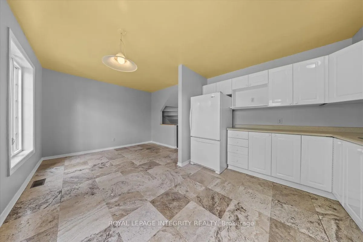 209 Arcola Private