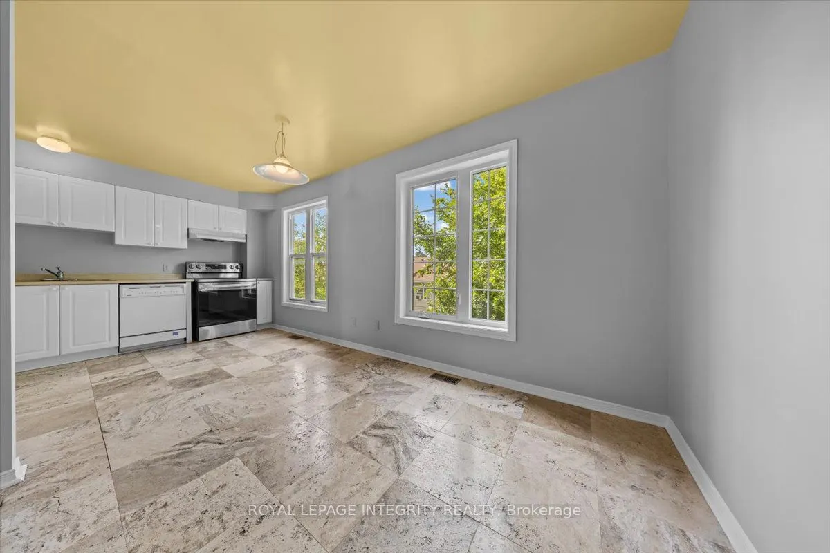 209 Arcola Private
