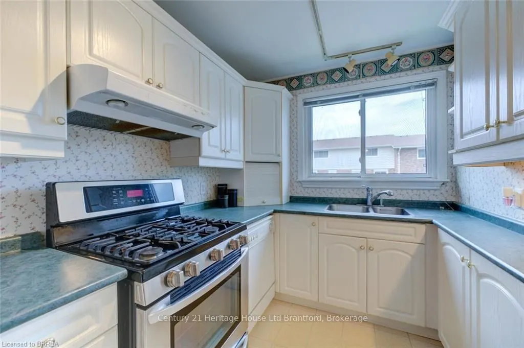 32 Montclair Crescent, #16