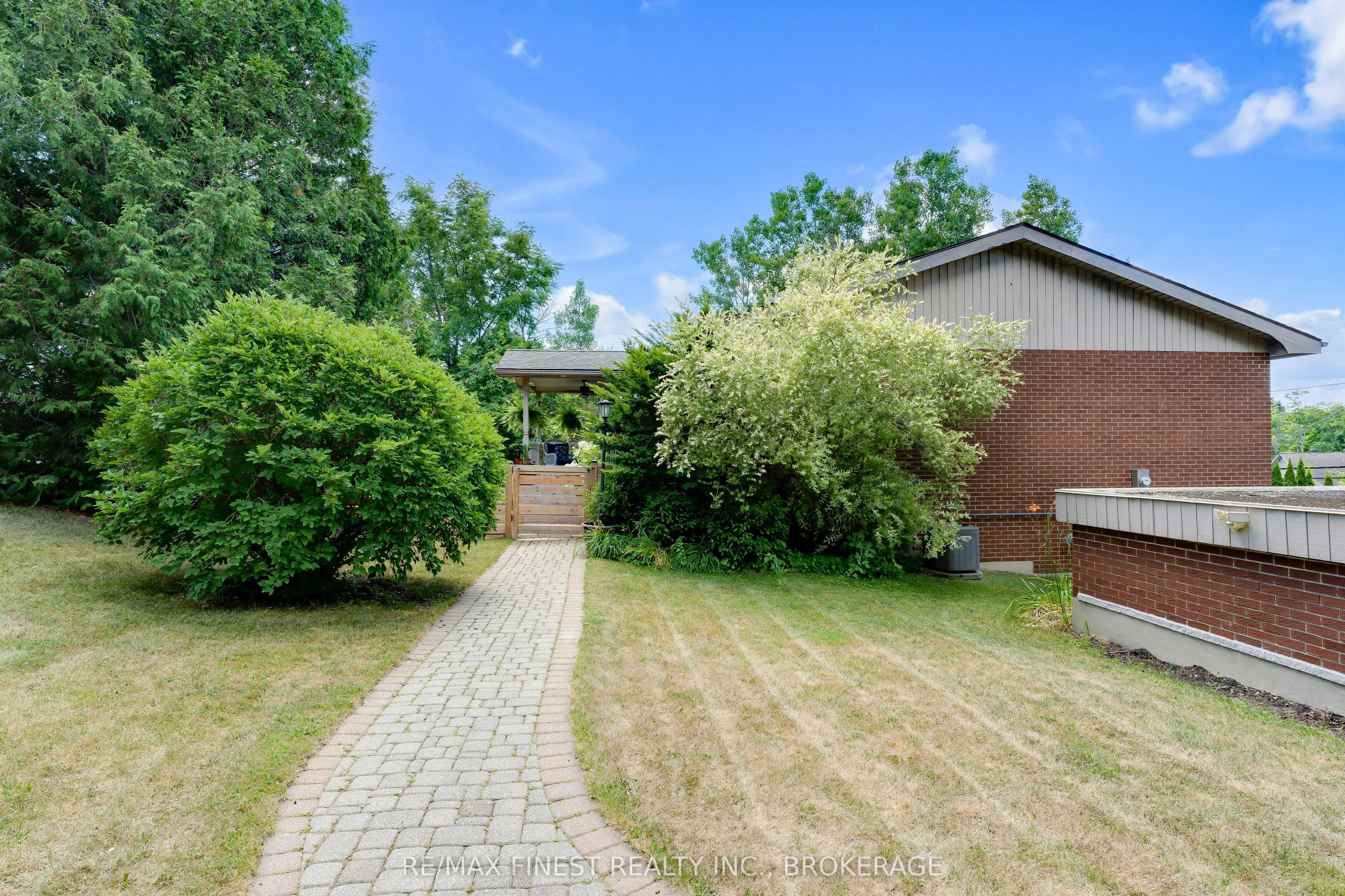 26 Brooklands Park Avenue