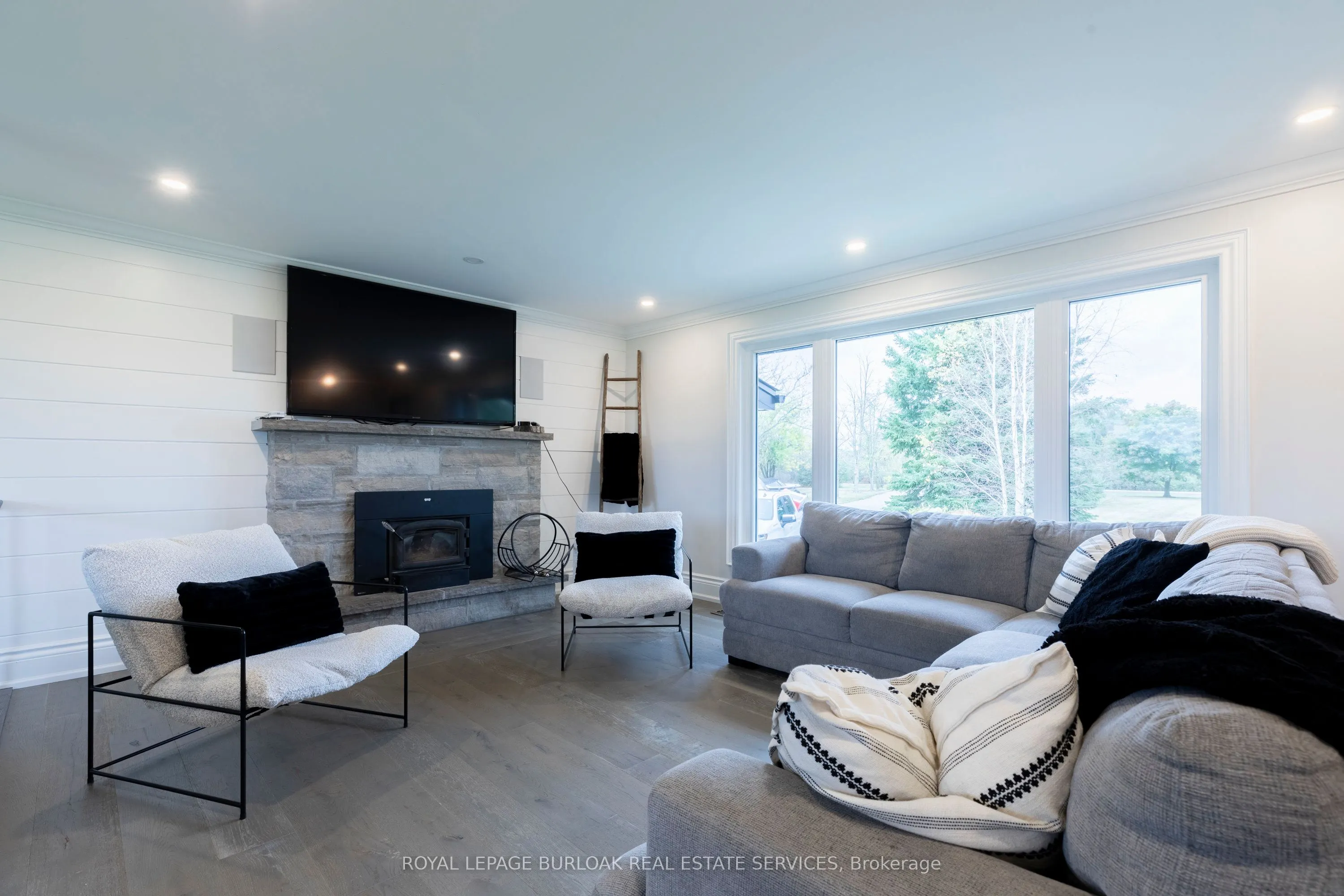 1506 6th Con Road W
