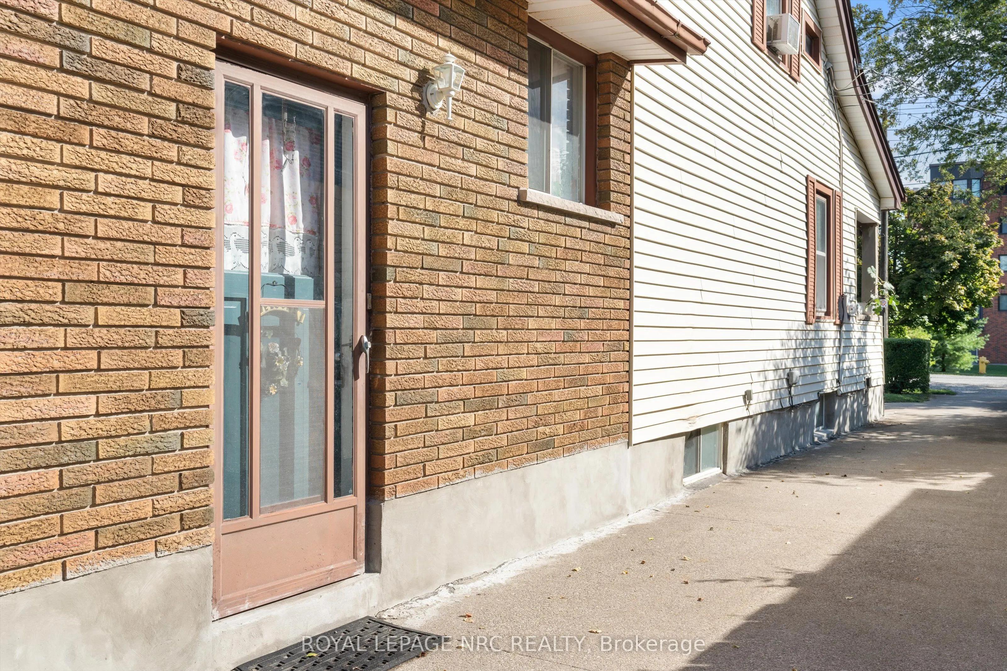 11 CLEVELAND Street