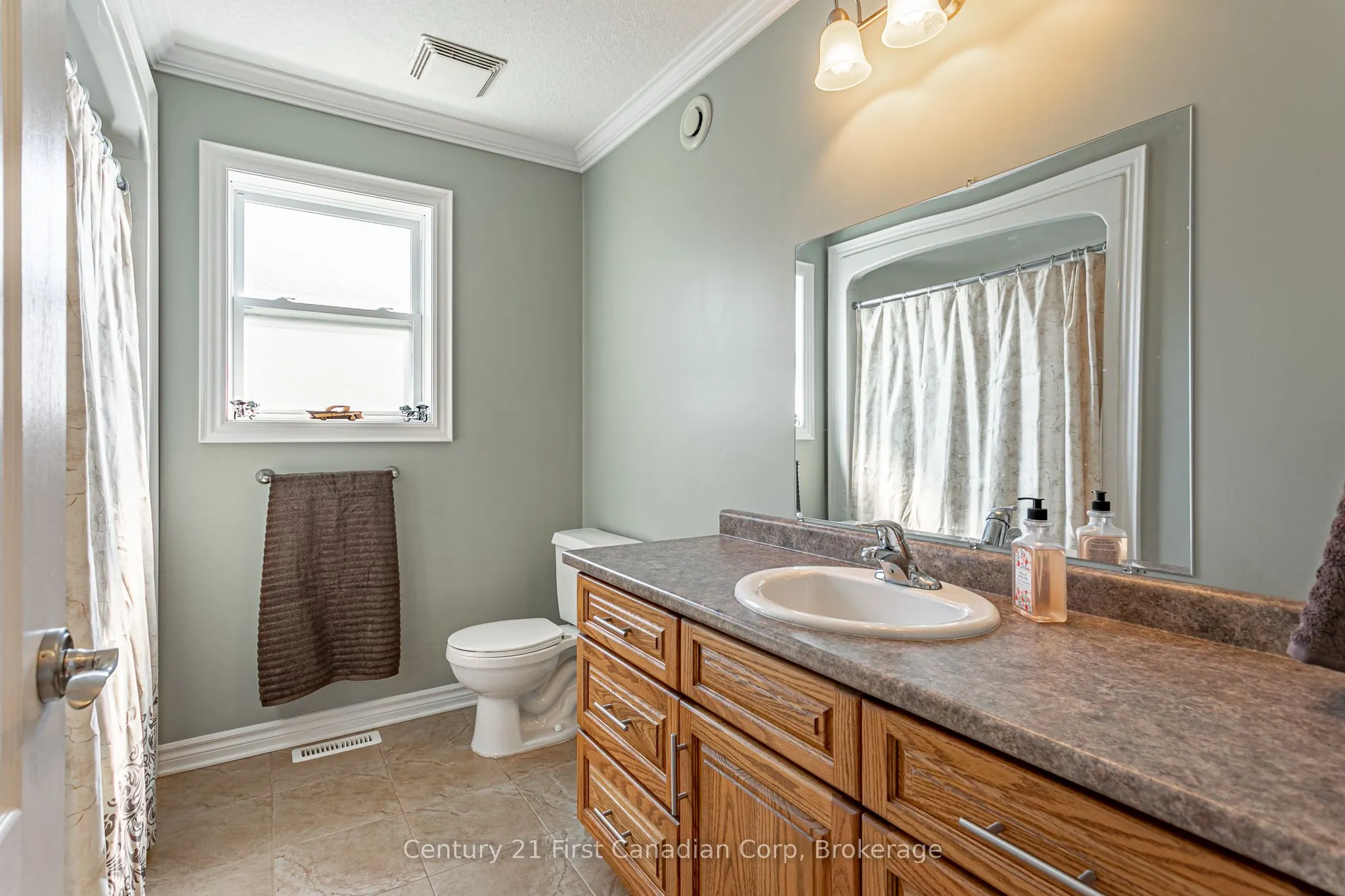 78 Oliver Crescent