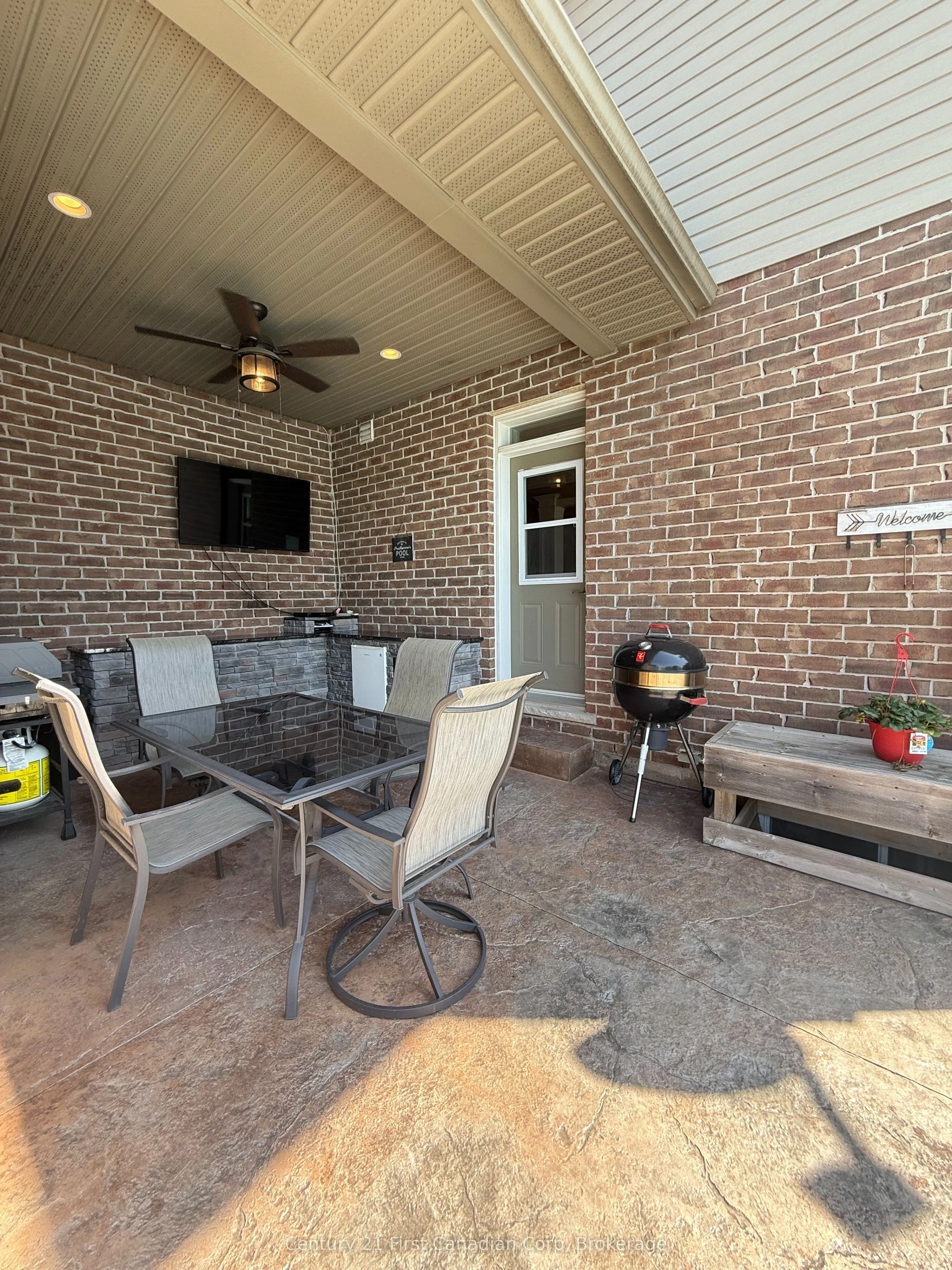 78 Oliver Crescent