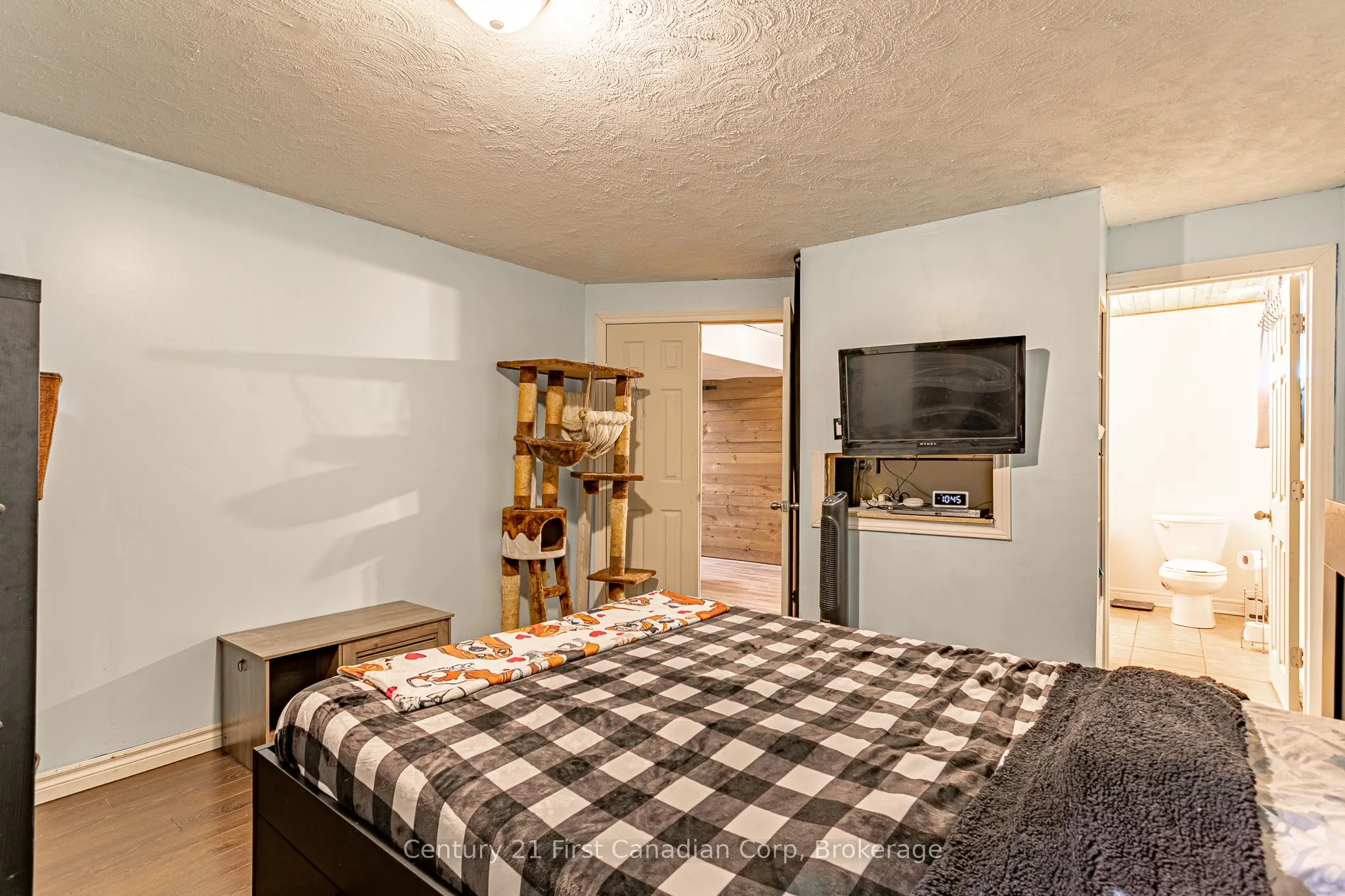 78 Oliver Crescent