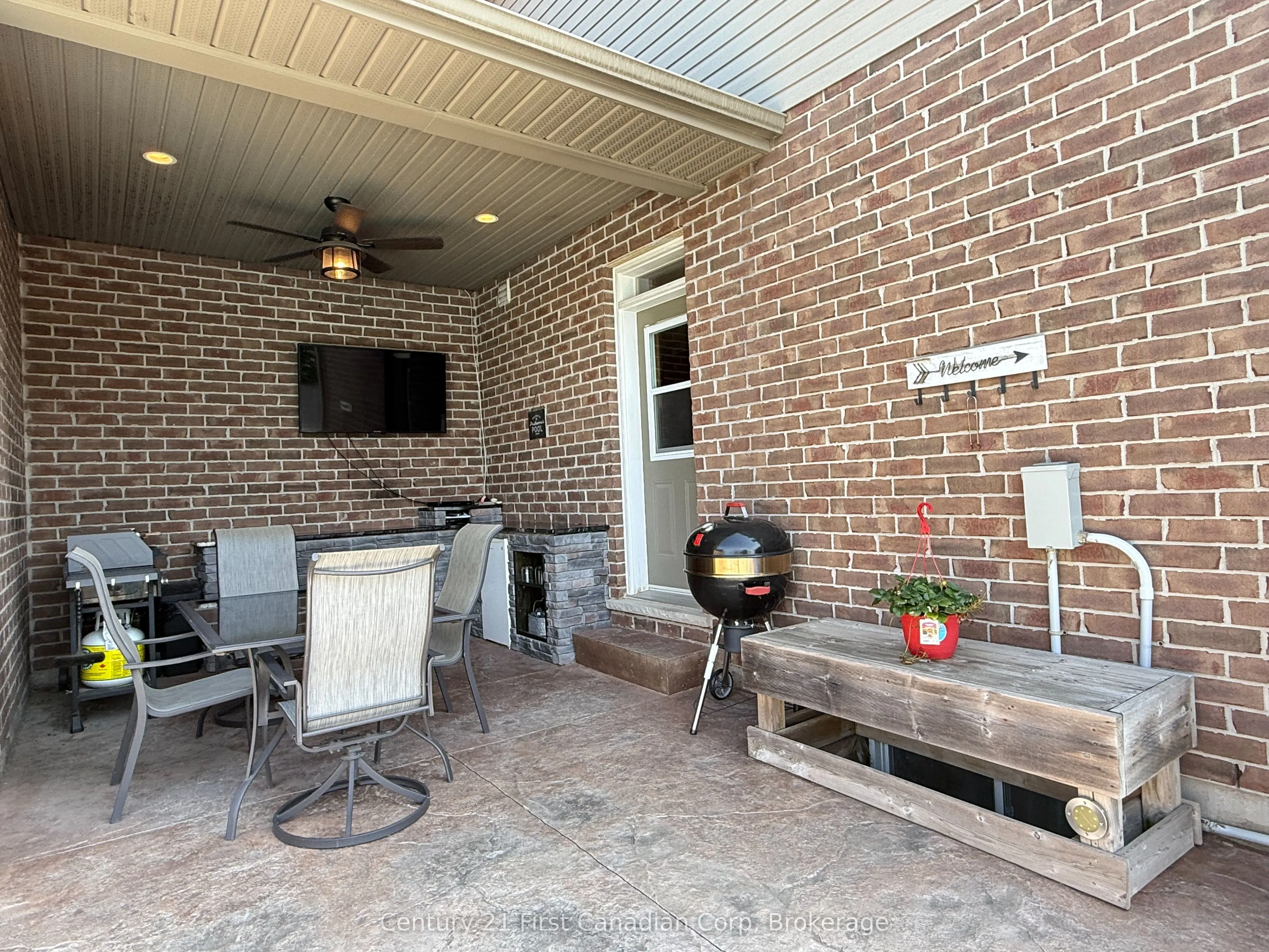 78 Oliver Crescent
