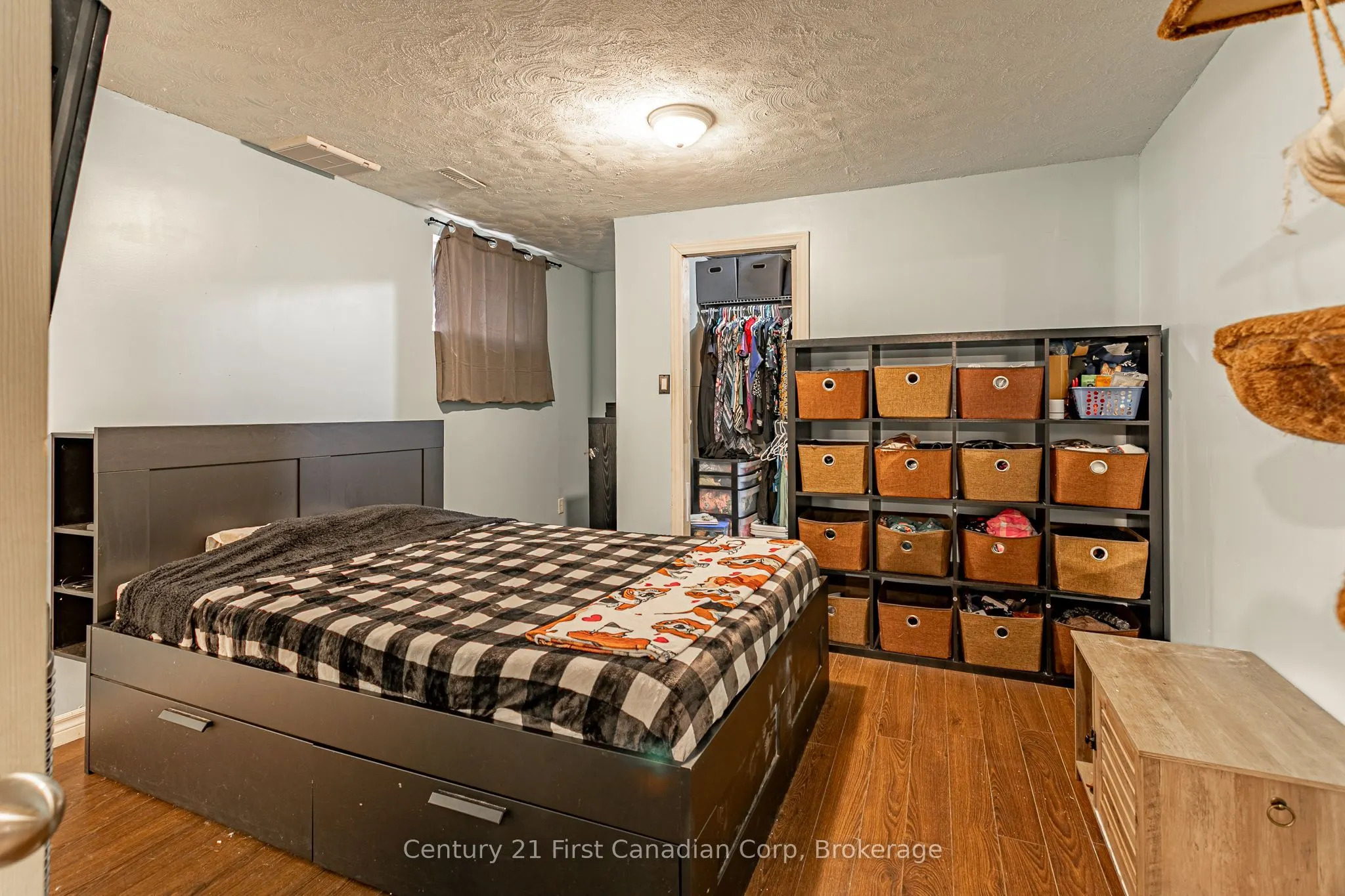 78 Oliver Crescent