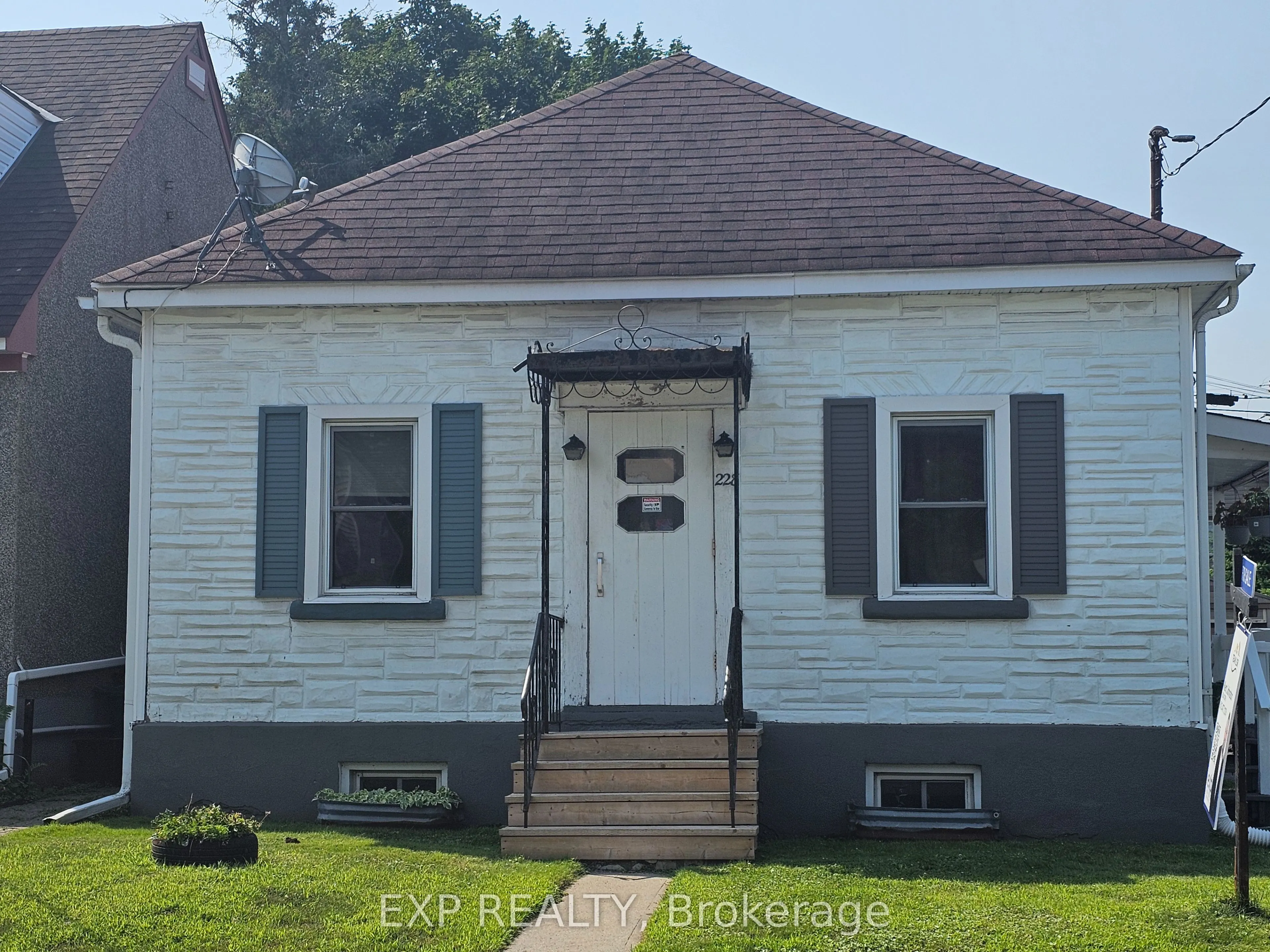 228 CARILLON Street