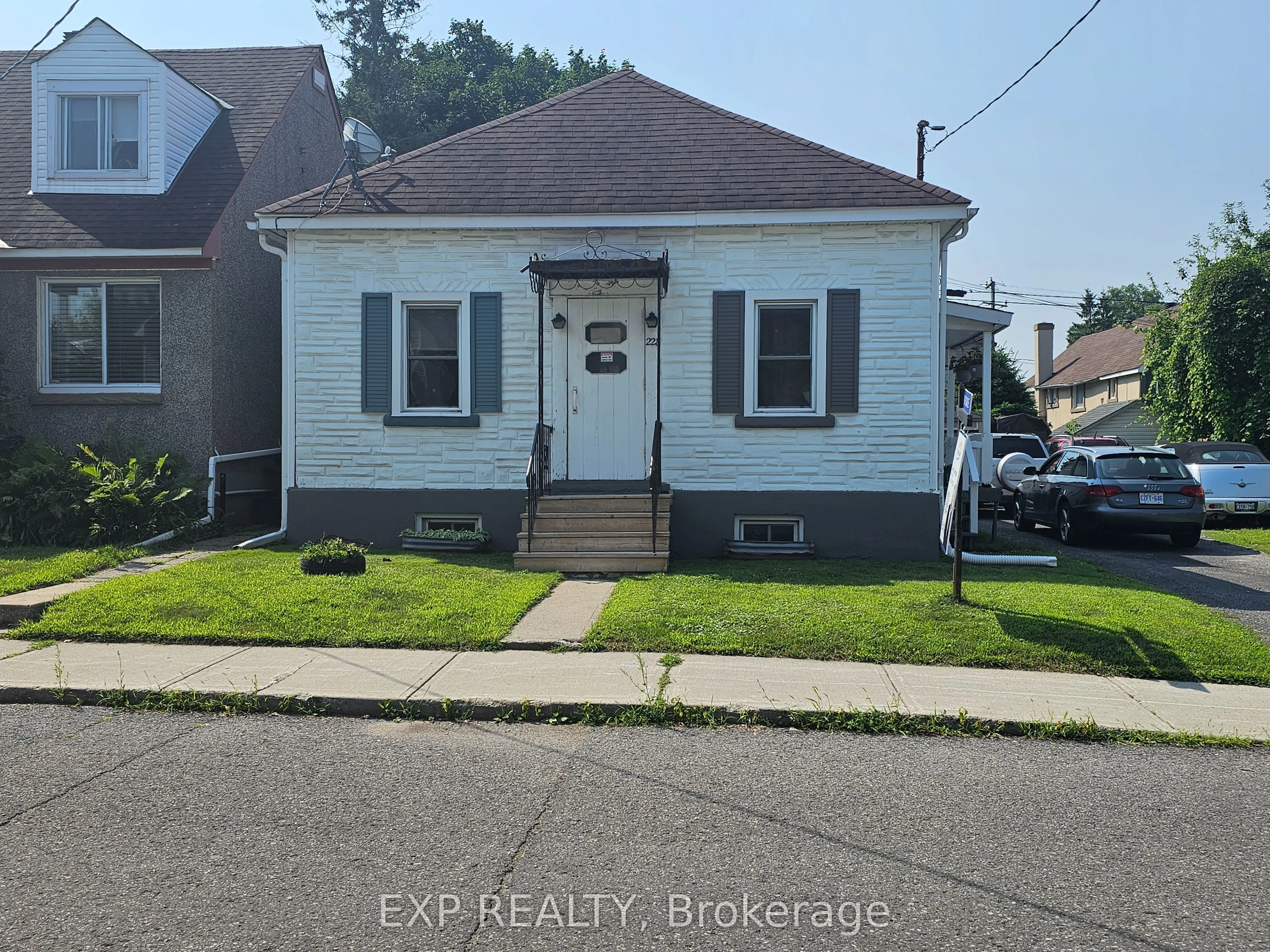 228 CARILLON Street